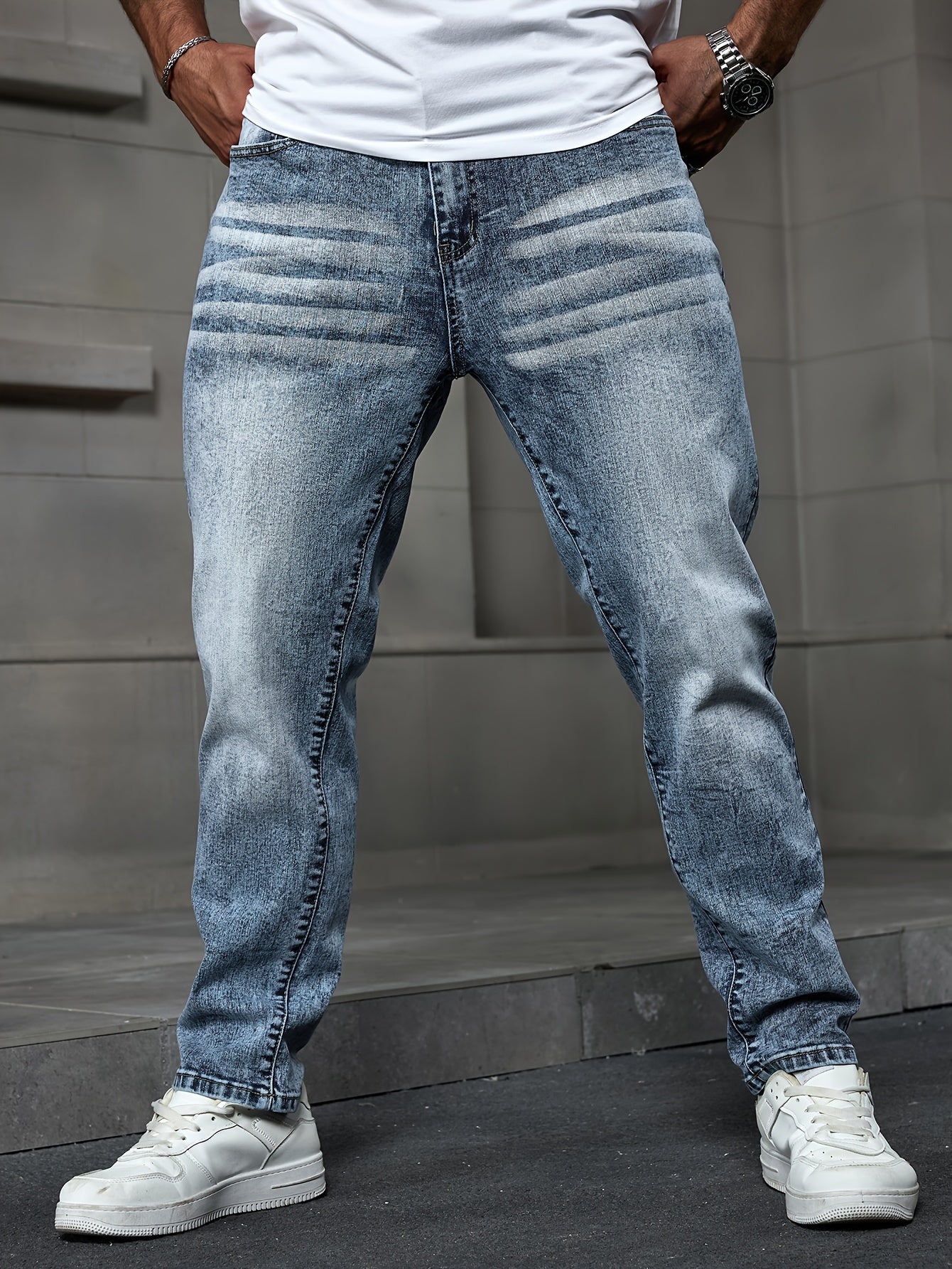 Erkaklar uchun plussiz elastik denim jinsi shimlar, qor to'pi detali bilan. Tasodifiy, yuqori elastik, mashinada yuvish mumkin, bir rangli.