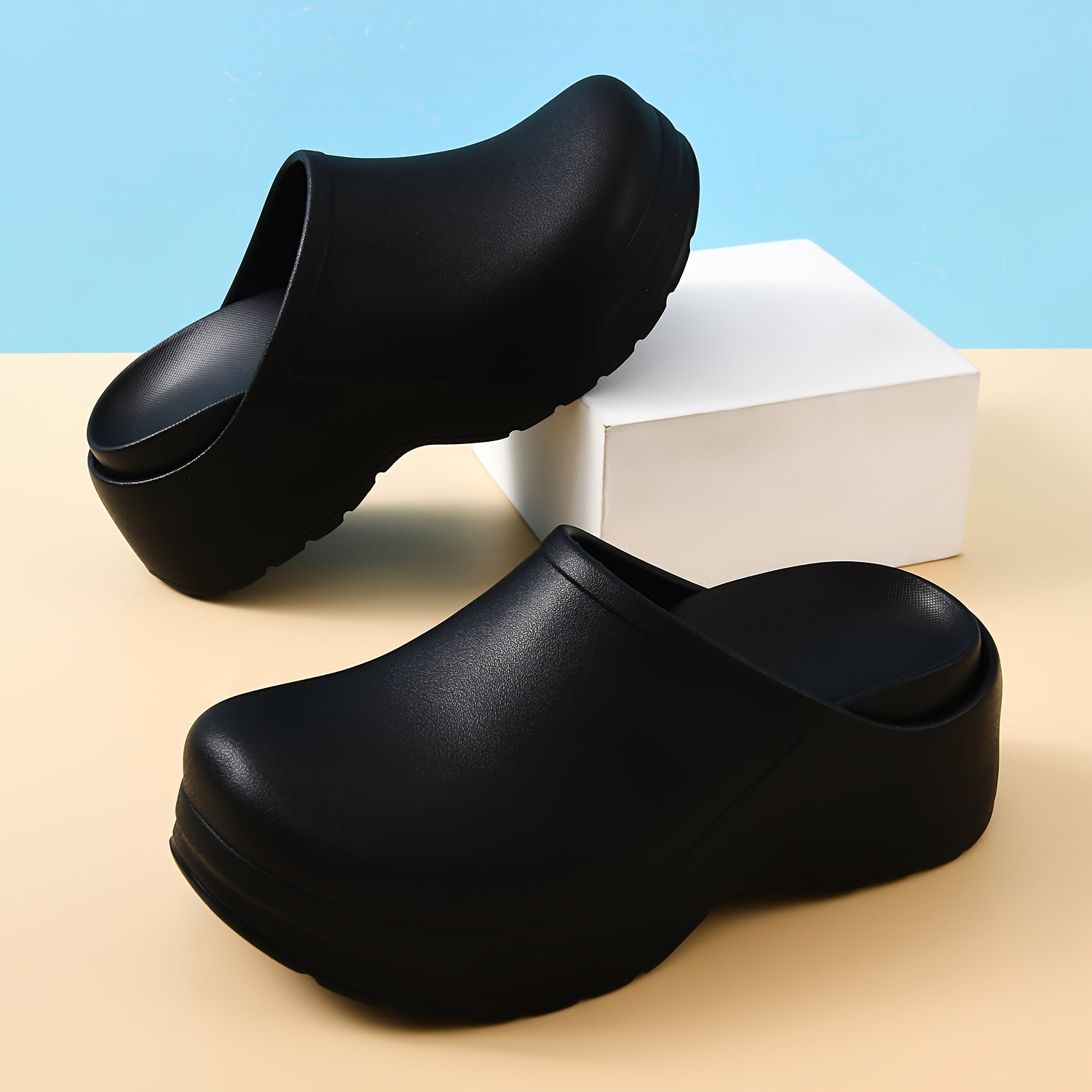 Women's Solid Color Slip-On Clogs Lightweight Breathable Work Shoes