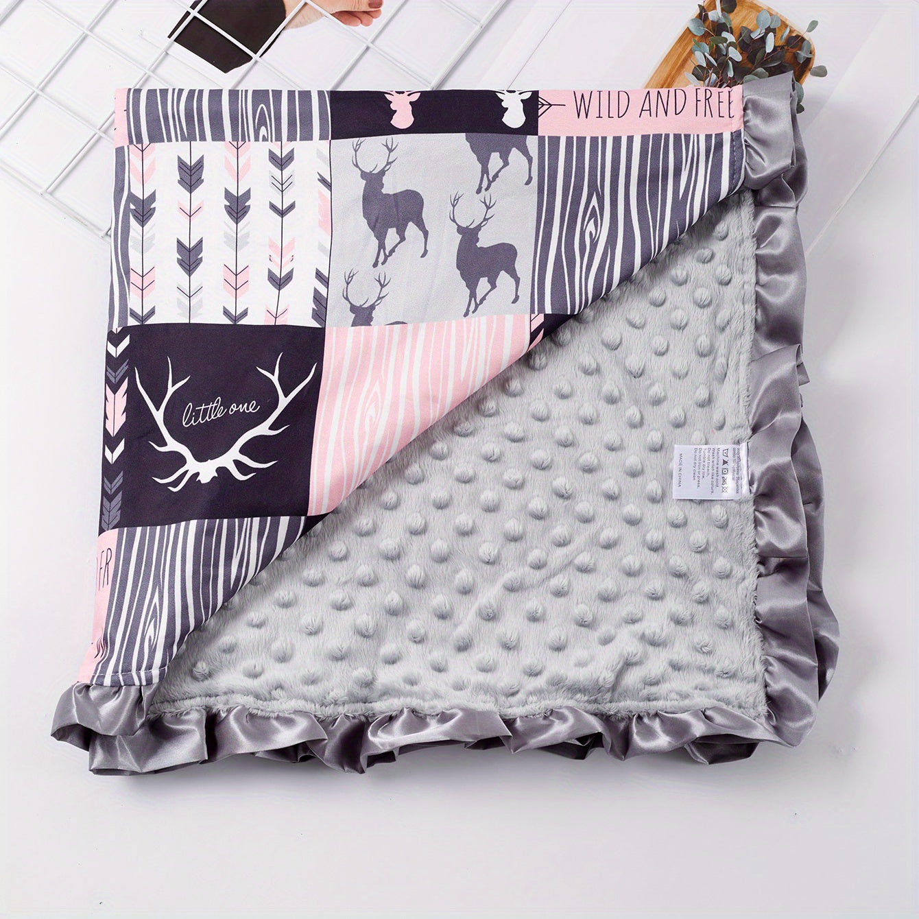 Girls Plush Plaid Fleece Blanket 81cm Square Cozy Gift for Christmas Halloween Thanksgiving