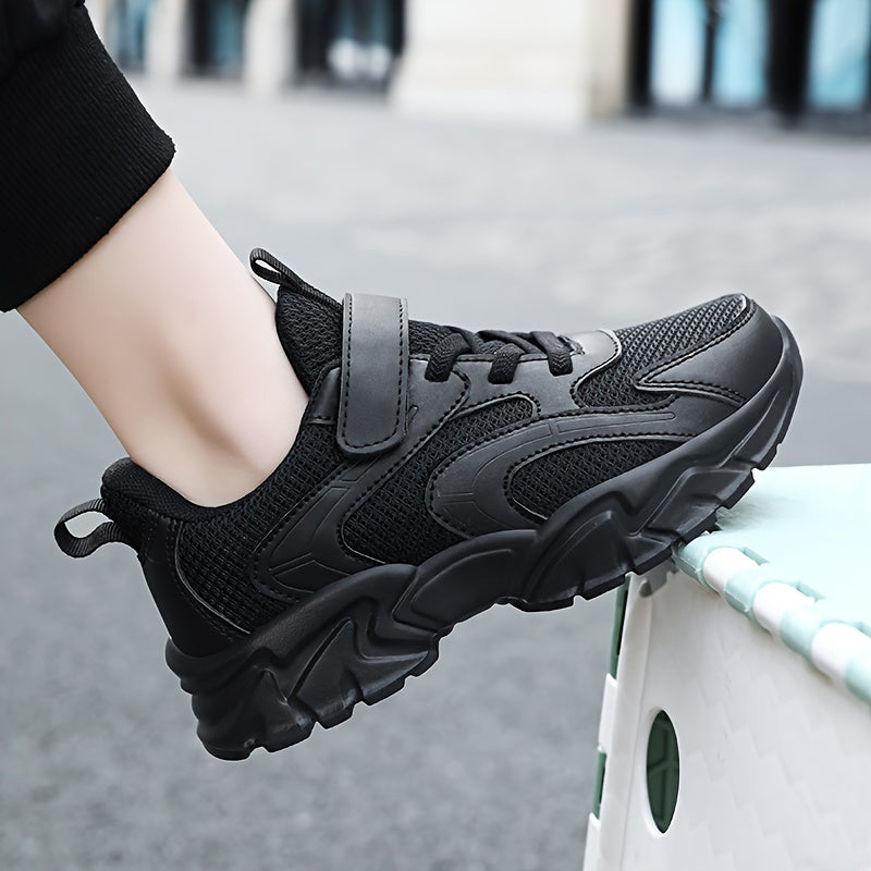 Qora pastki qismi past bo'lgan qizlar uchun krossovkalar, nafas oladigan to'r, EVA taglik, sozlanadigan tasma va mustahkam joylashish dizayni bilan. Qiziqarli va qulay yurish poyabzallari.