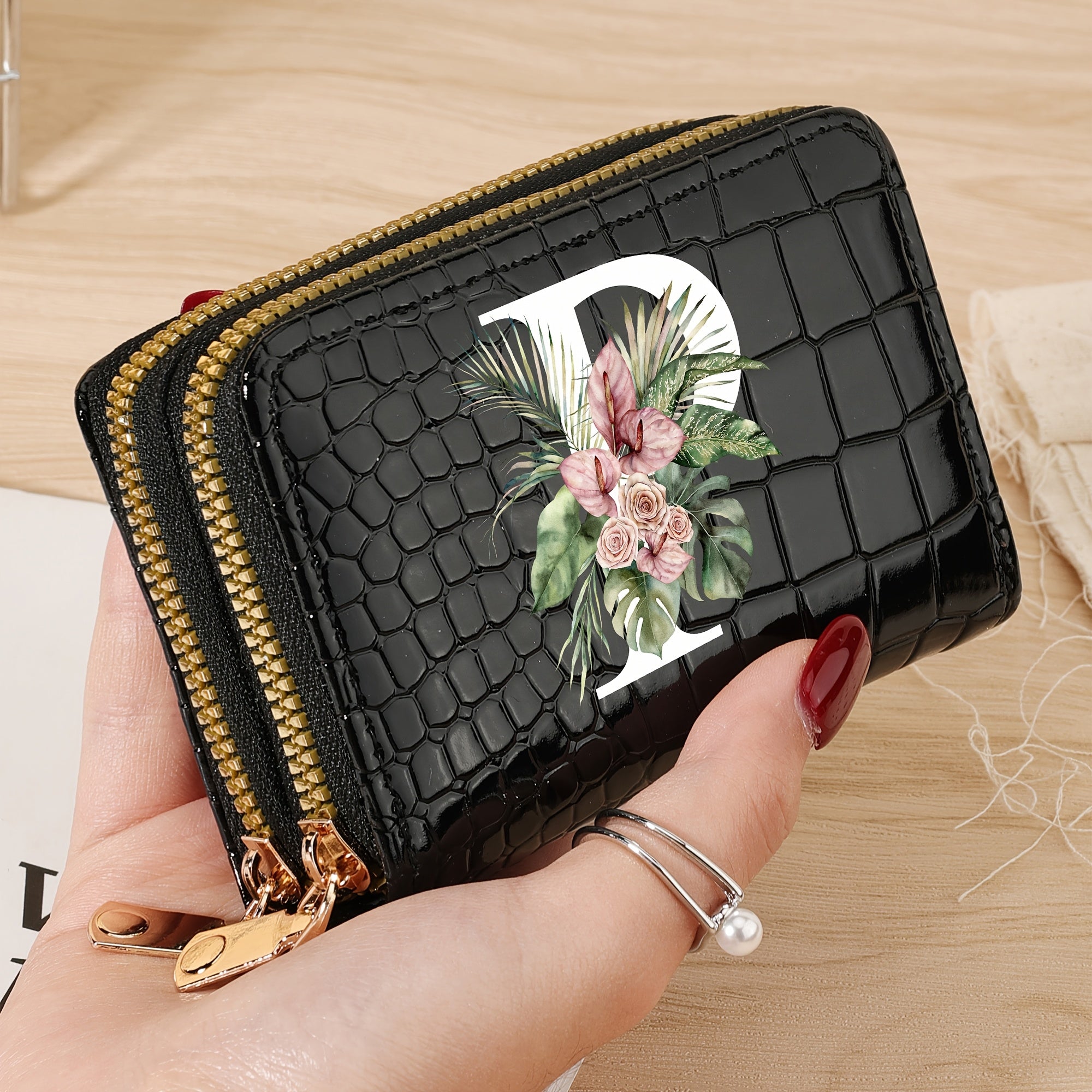Cartera para tarjetas de crédito para mujer con estampado floral de letras, negro y blanco, gran capacidad, con cremallera y textura de cocodrilo en PU