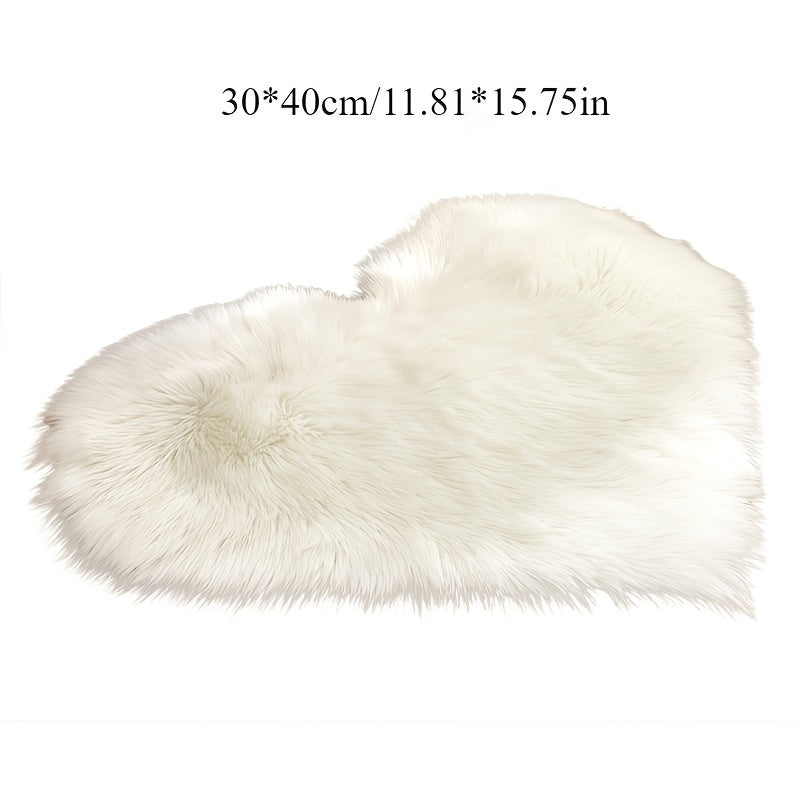 Yurak shaklidagi yumshoq plyus soha to‘r uchun ichki foydalanish uchun ideal, yashash xonasi, yotoqxona, sevgililar kuni va Yangi yil sovg‘asi uchun