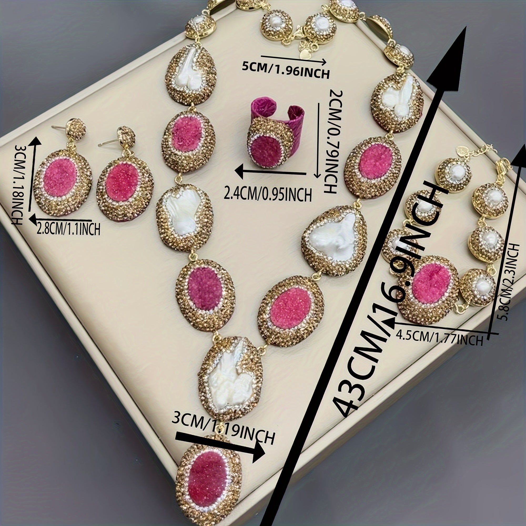 Набор подарков для женщин в винтажном богемном стиле, включающий 1 пару висячих серег, 1 ожерелье, 1 кольцо и 1 браслет, все изготовлены из алюминиевого сплава и украшены пресноводными жемчугами.