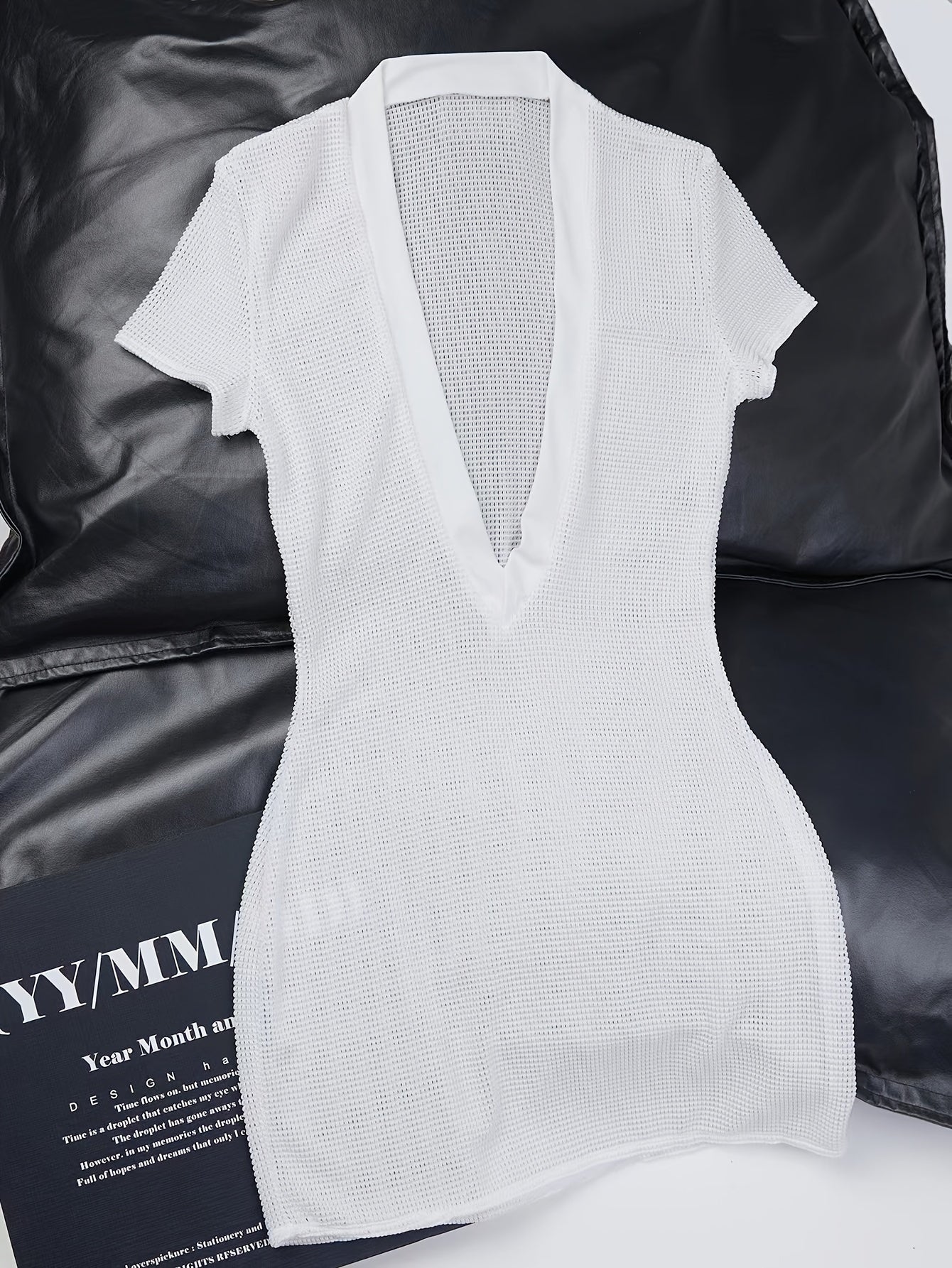 Ayollar uchun shaffof V-shaklidagi plyaj koftasi - 90% poliamid, 10% elastan, ozgina cho'ziladigan barcha mavsumlar uchun to'qilgan mato, bir rangda, nafas oladigan quyoshdan himoya.