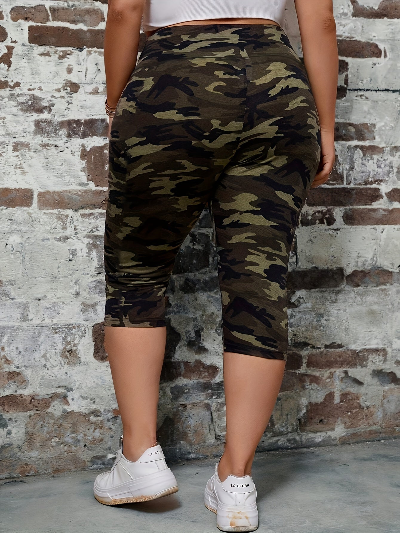 Women's Camo Print Bermuda Capri Leggings Polyester Knit Medium Stretch All-Season