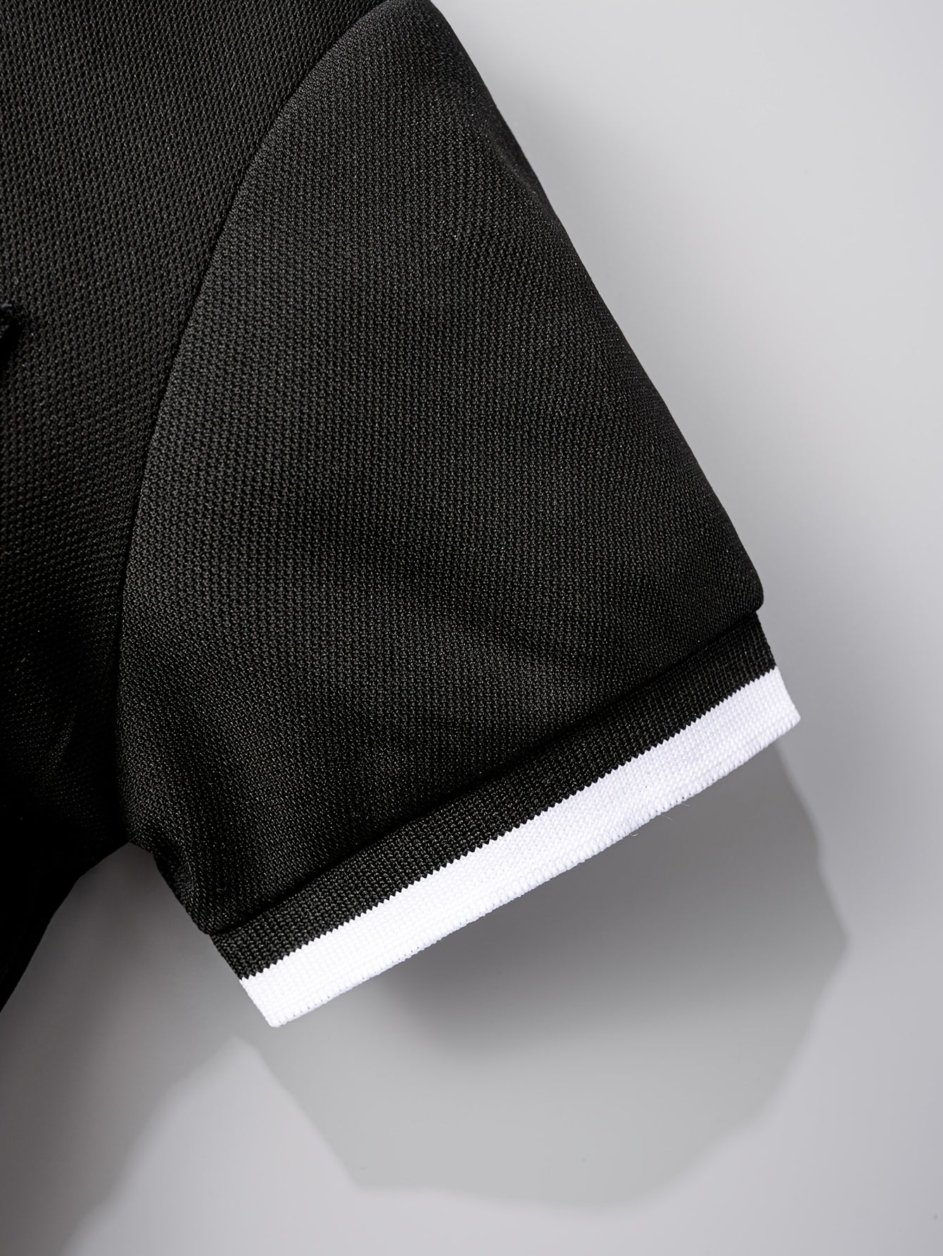 Camisa de punto para niños en verano, en blanco y negro, de manga corta, con bolsillo, top casual