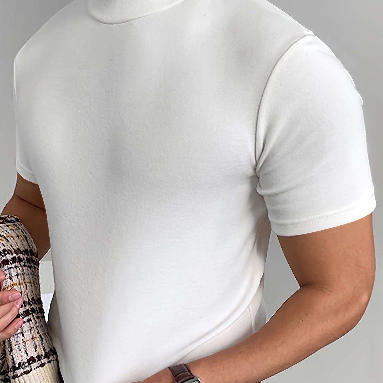 Camiseta de punto de color sólido para hombre en verano con cuello alto y mangas cortas