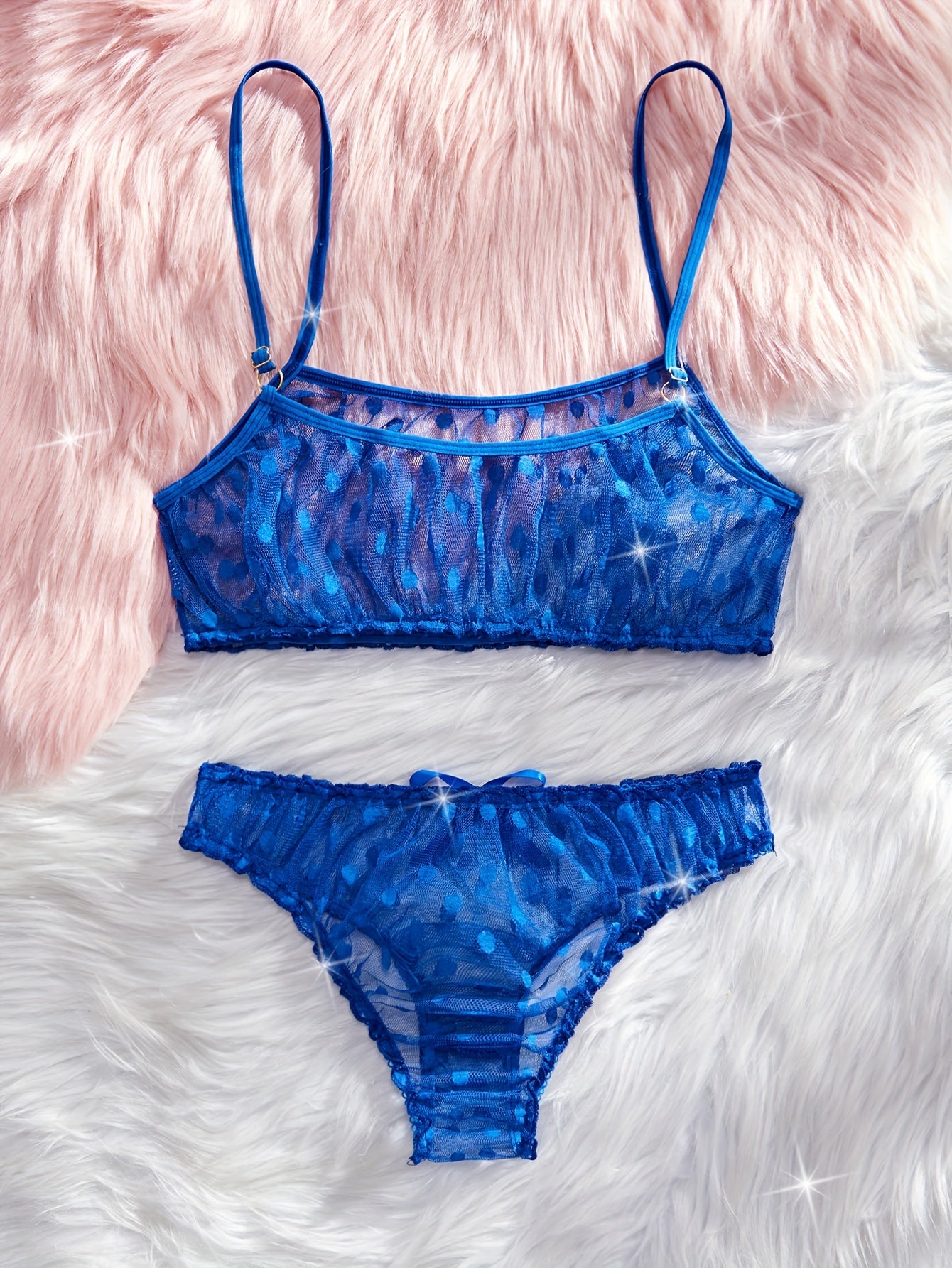 Yangi nuqta mesh ichki kiyim to'plami, ko'rinadigan cho'ziluvchan brassiy va bog'ichli thong bilan, ayollarning sexy ichki kiyimlari uchun mukammal.