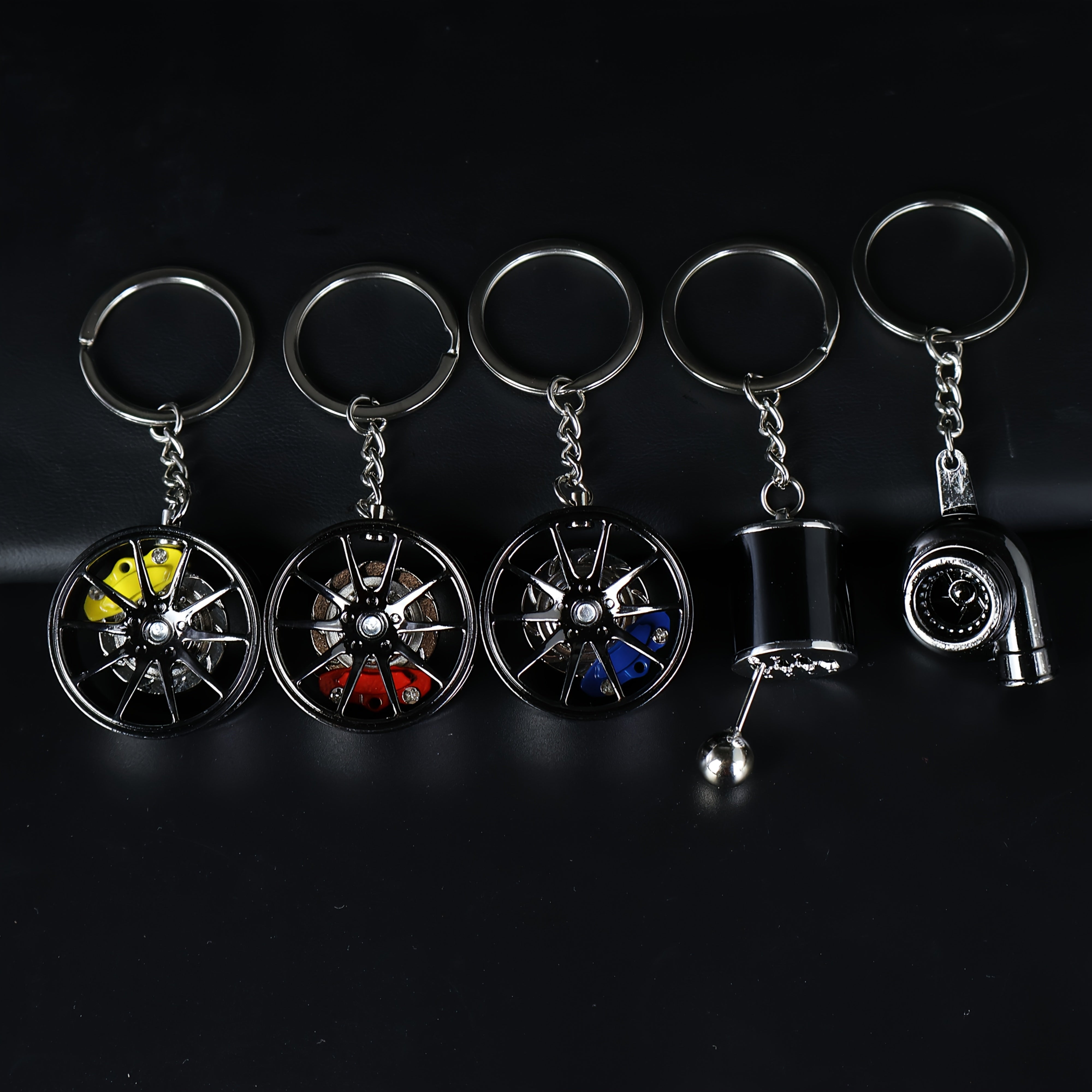 Car Enthusiasts 360° Rotating Car Keychain Pendant Creative Gift Set