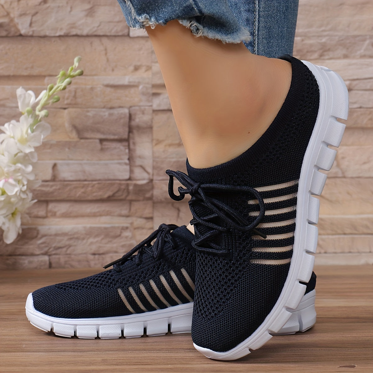 Women's Lightweight Breathable Low-Top Sneakers Casual All-Season Shoes