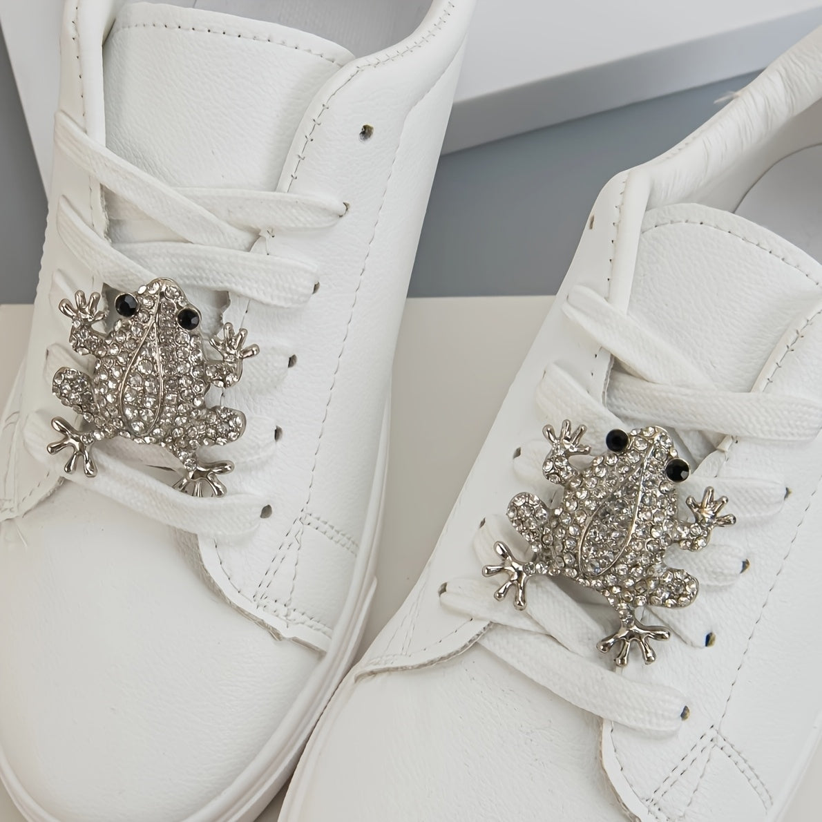 Unisex Rhinestone Embellished Frog-Shaped Shoe Decorations for Casual and Sports Shoes