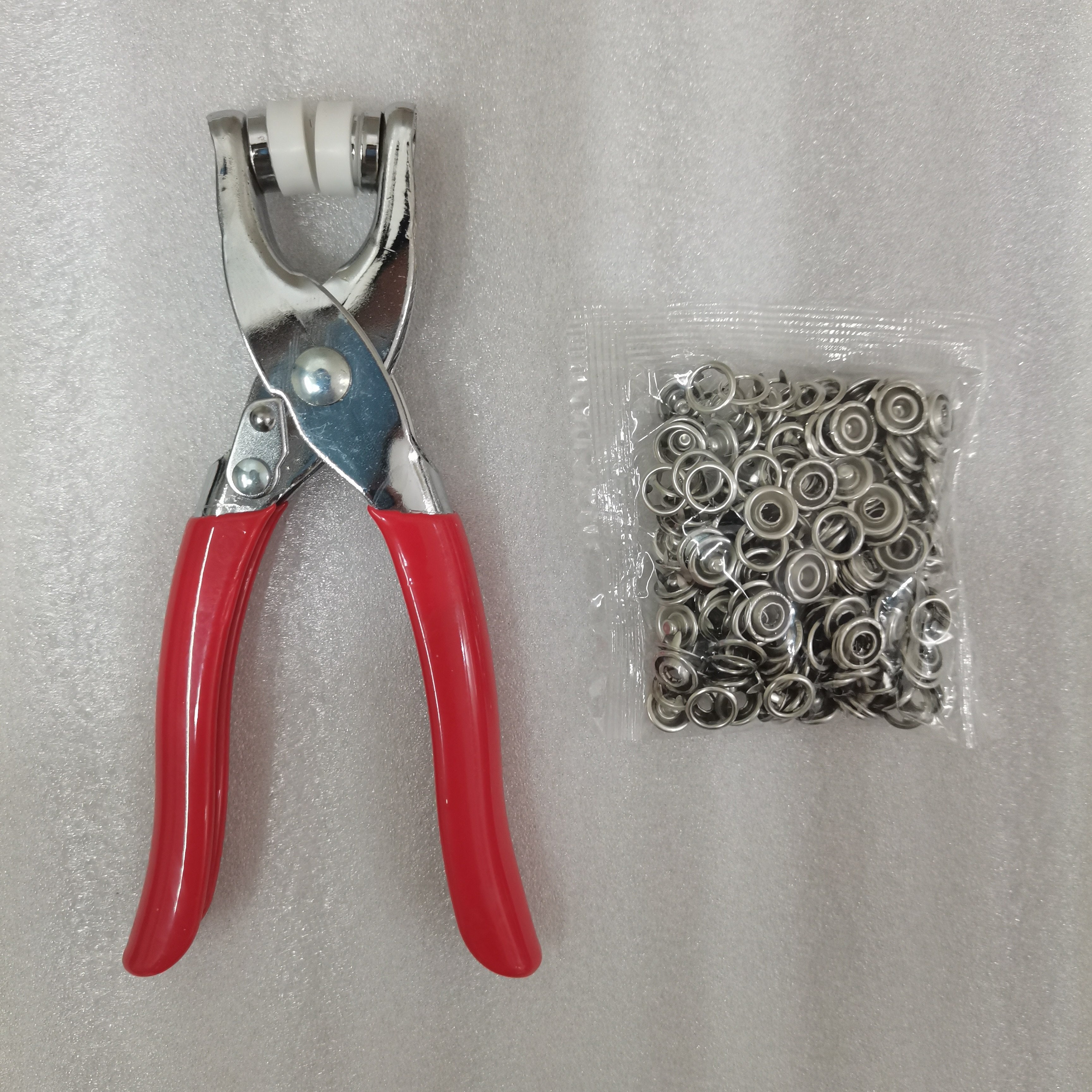 Metal Sewing Buttons Set with Pliers for Clothing Repair and DIY Projects