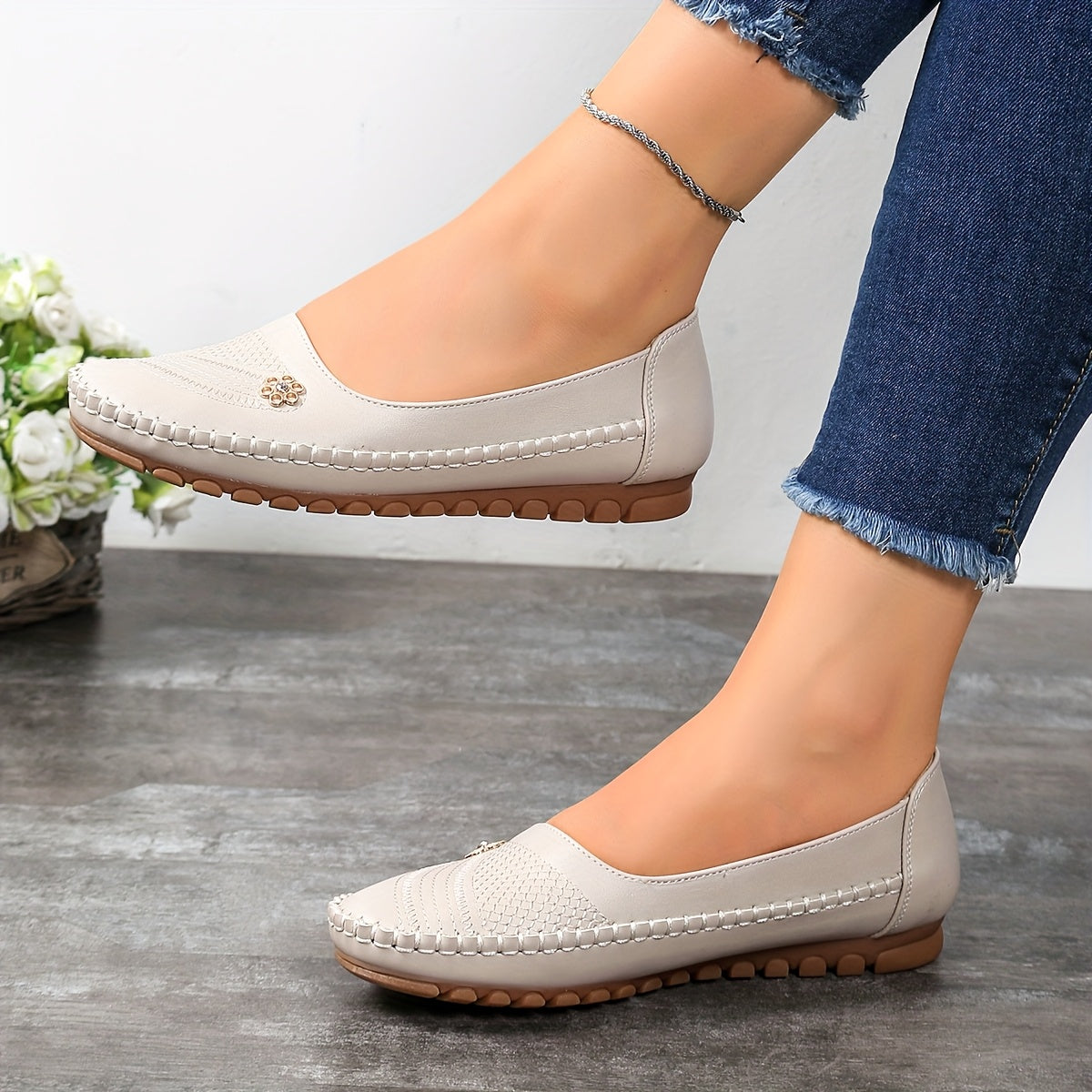 Women's Slip-On Flats With Floral Embellishments Synthetic Upper Cushioned Sole