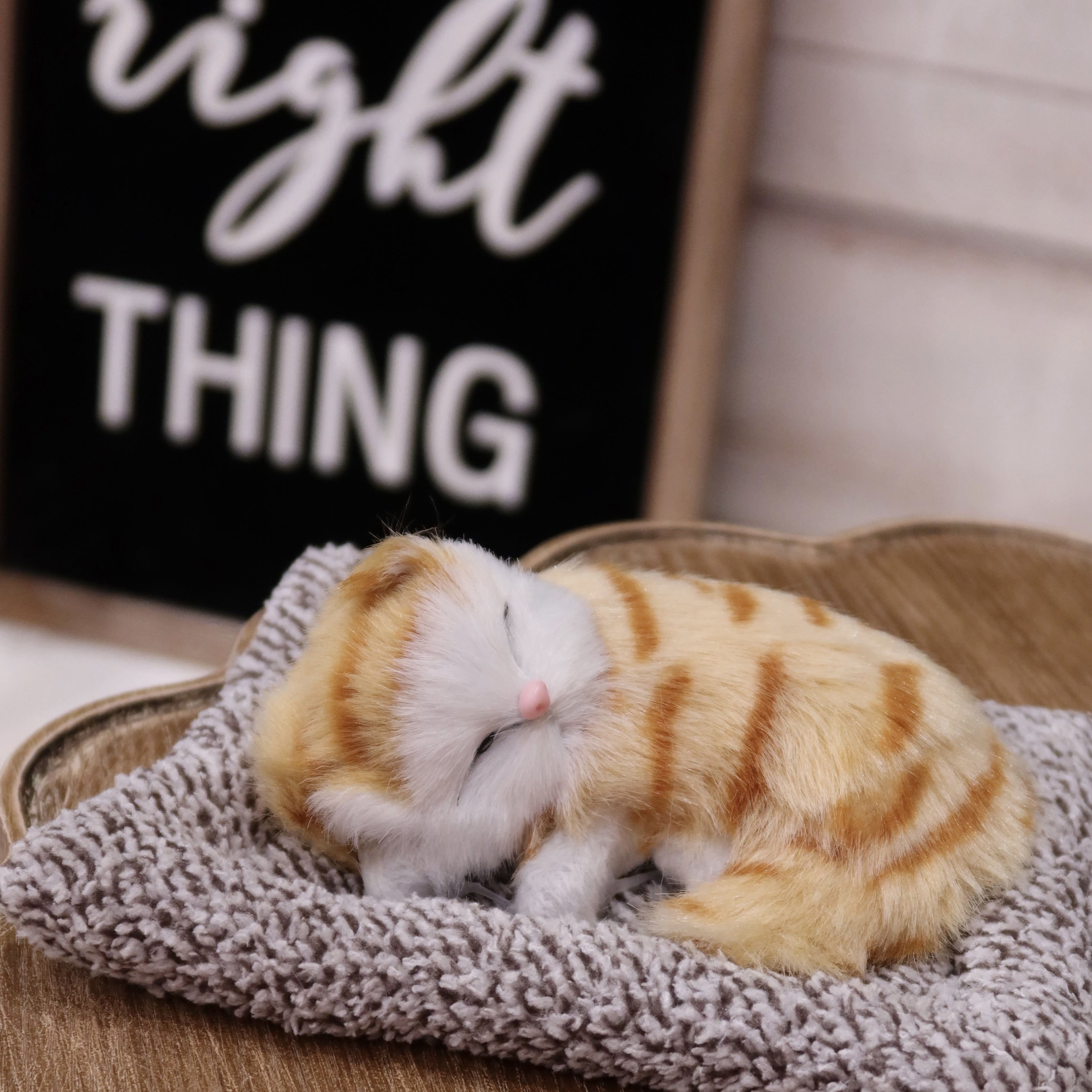 Interactive Plush Cat Toy with Meowing Sound, White and Yellow Fur, Home Decor, Car Ornament, Gift