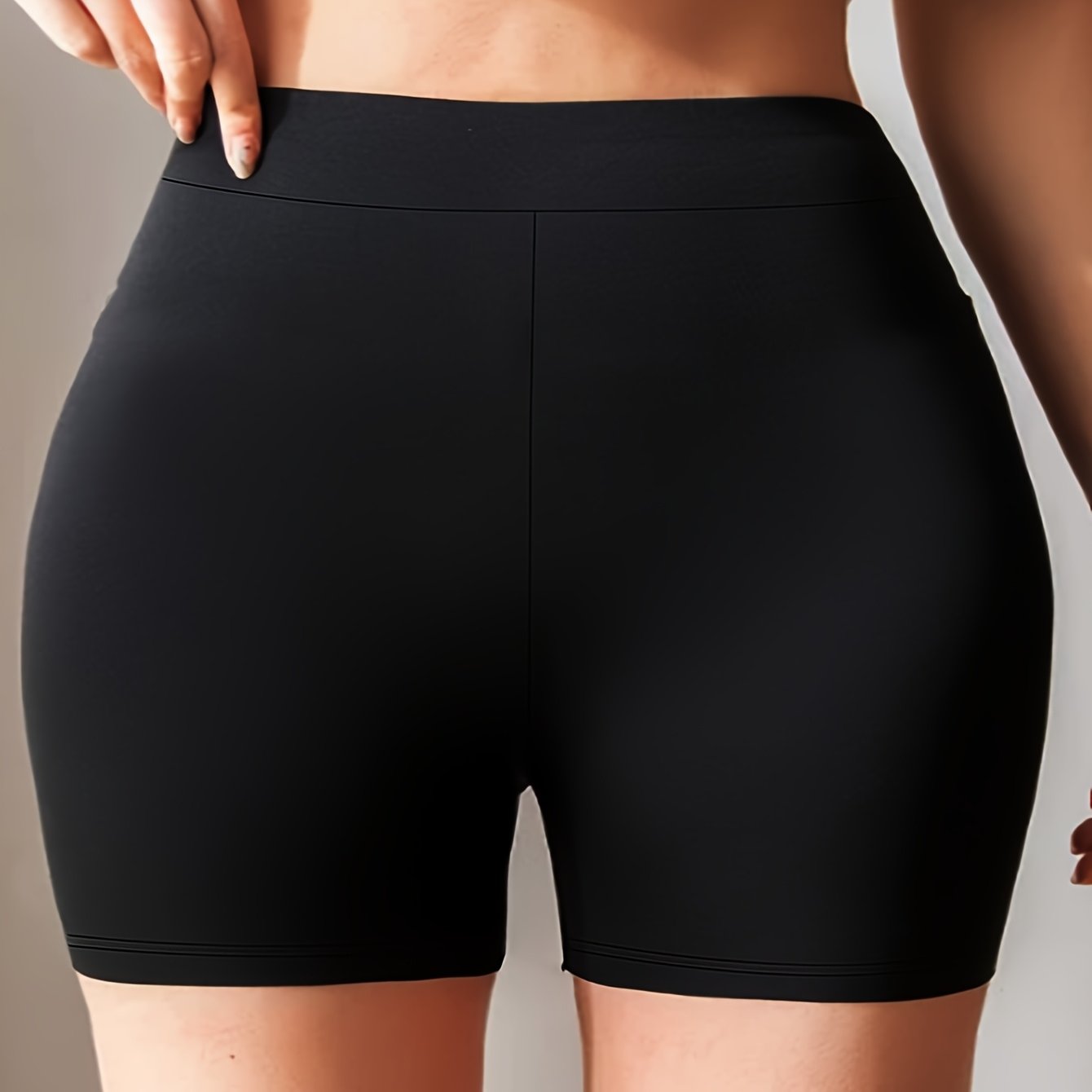 Ayollar uchun kengaytirilgan elastik to‘g‘ri oyoqli shortlar polyester bir rangli yozgi