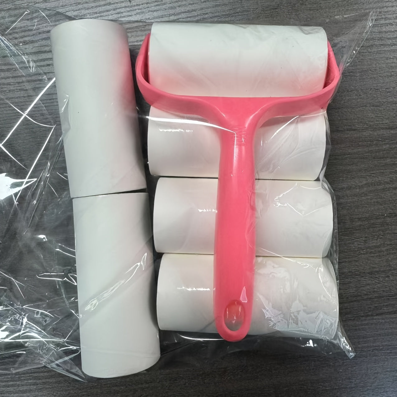 1 ta tutqich va 6 ta almashtirish roliklari, jami 360 varaq qog'oz uchun. Turli yuzalardan kiyim va sochlarni quvvat talab qilmasdan olib tashlash uchun mo'ljallangan.