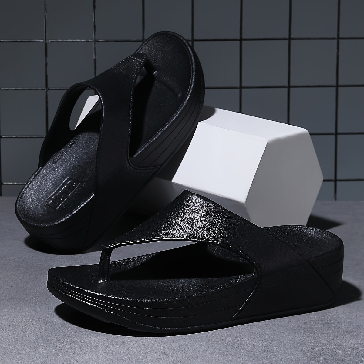 Ayollar uchun qora EVA flip-floplar ochiq barmoqli yozgi basseyn poyabzali