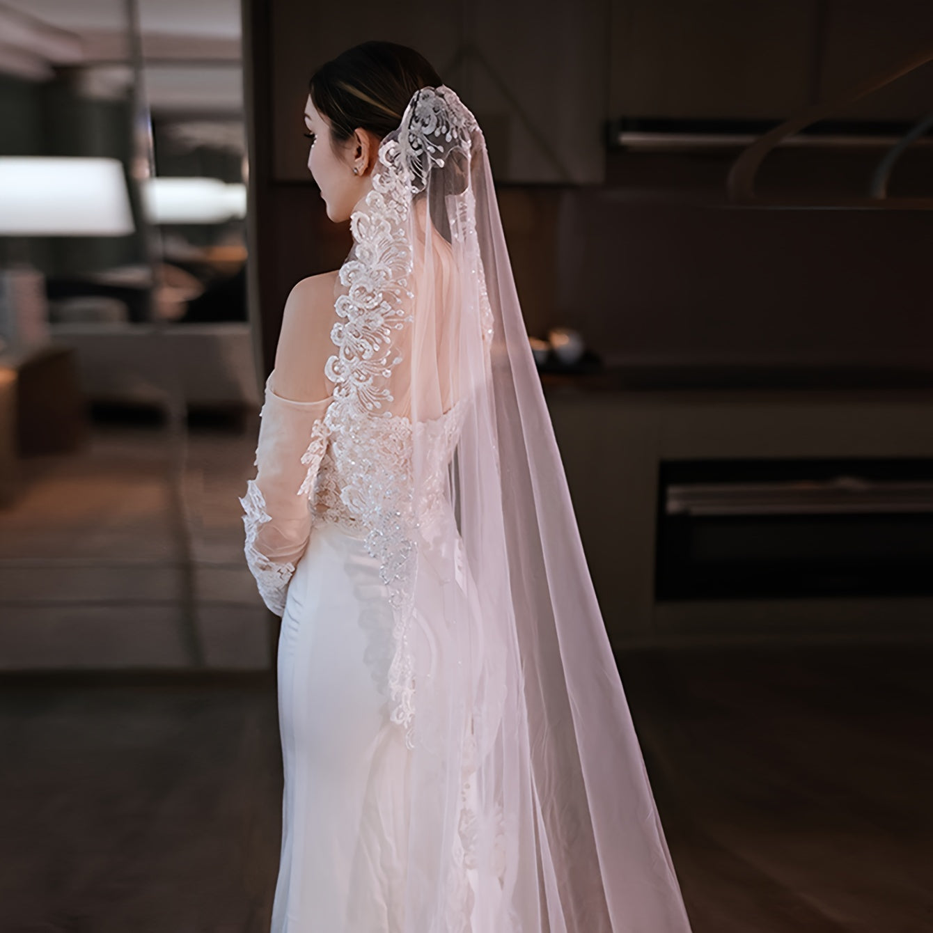 Long Elegant Bridal Veil with Comb Sparkling White Polyester for Weddings