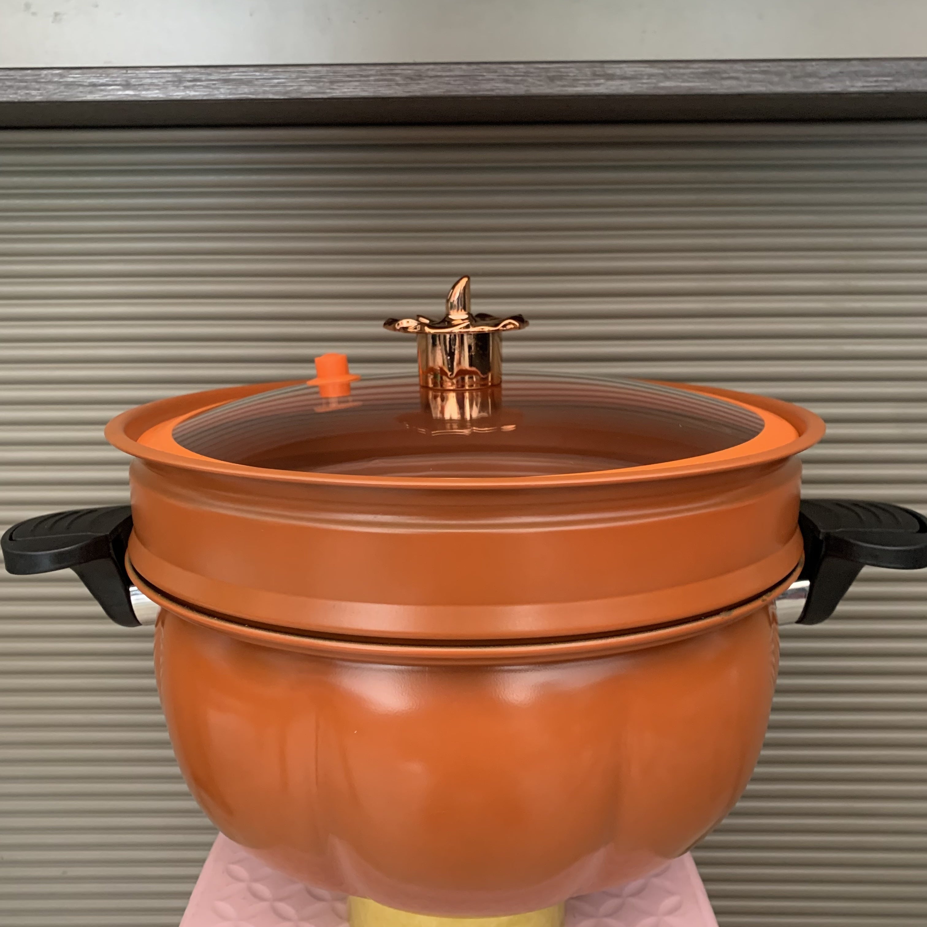 Mikro-bosimda pishiruvchi, bug'li, katta sig'imli, ikki quloqli dizayn, issiqlik izolyatsiyasi, uy oshxonasi uchun qovoq shaklidagi ko'p qatlamli pishirish qozoni