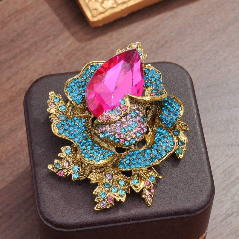 Elegant Crystal Flower Brooch Set with Rhinestones and Artificial Crystals for Weddings and Formal Events