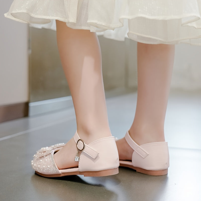 Qizlar uchun qulay, sirpanmaydigan, malika uslubidagi sandallar, ochiq havoda faoliyatlar uchun mos keladi.