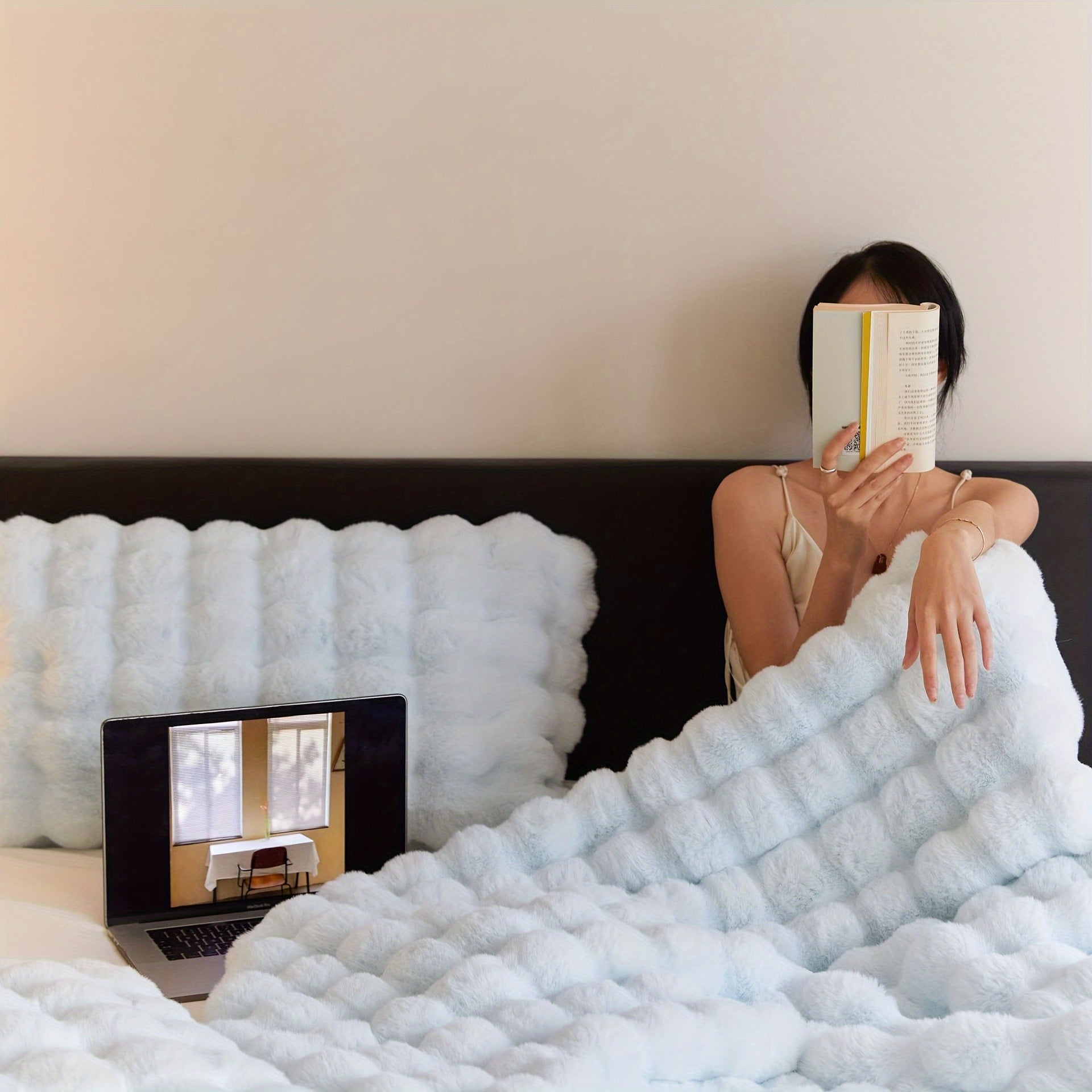 Plush Reversible Bubble Fleece Throw Blanket for Sofa Bed Travel White