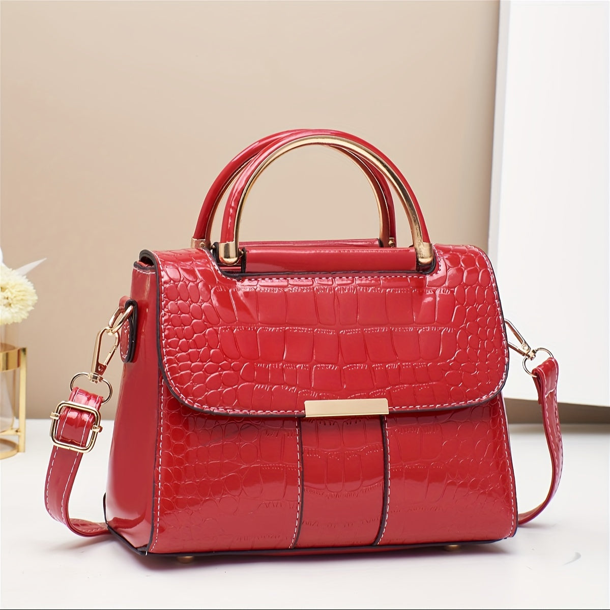 Стильная черная сумка через плечо с крокодиловым узором для женщин с магнитным замком и простым однотонным дизайном.