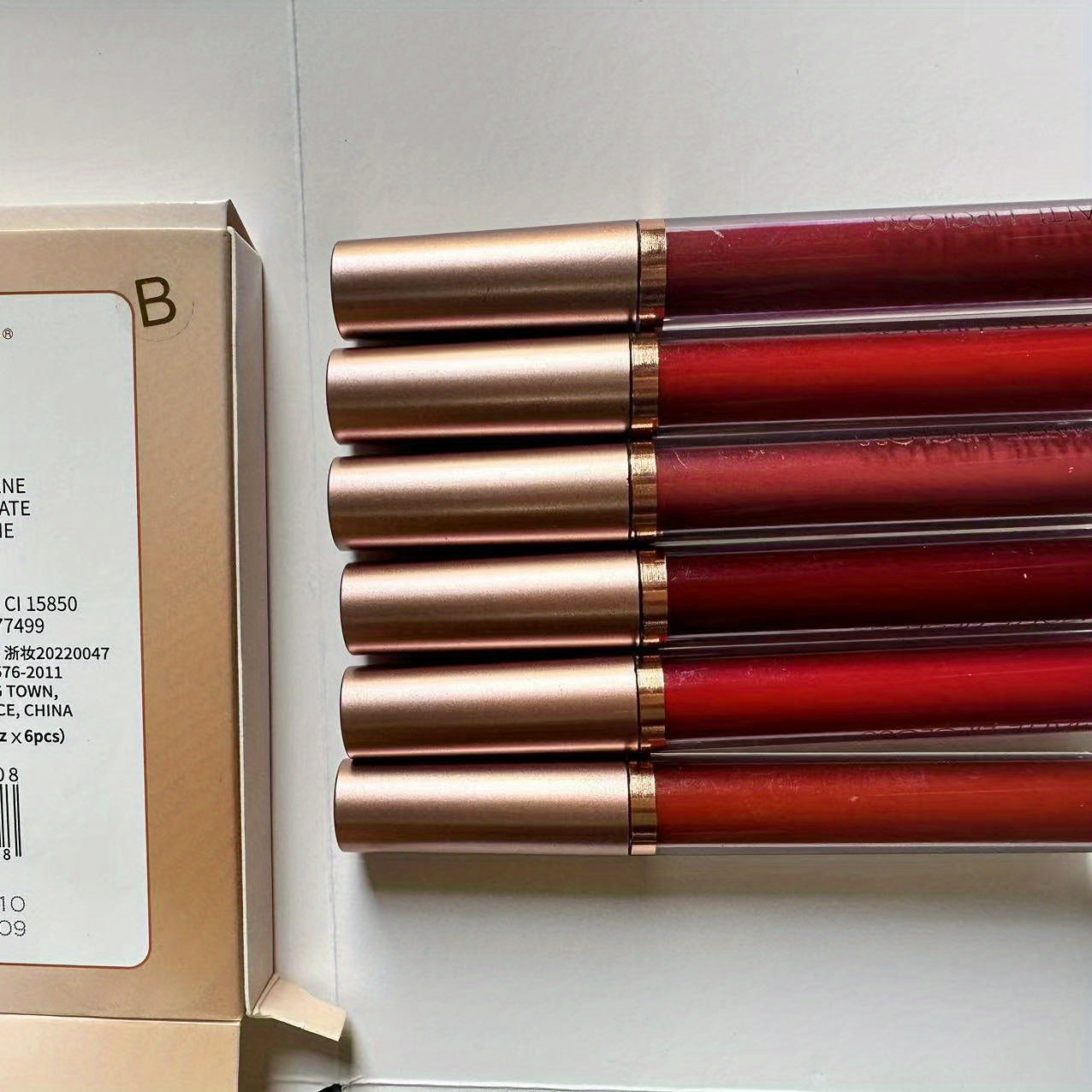 Ayollar uchun matli lab bo'yog'i to'plami Qizil va pushti 6 dona Suv o'tkazmaydigan uzoq davom etadigan