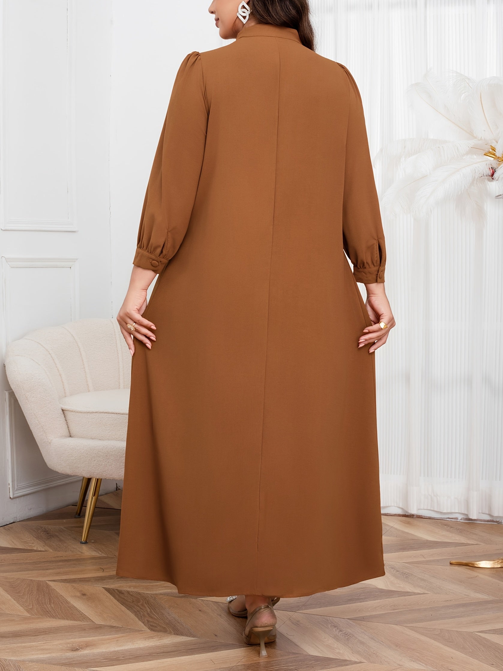 Plus o'lchamli uzun ko'ylak, jigarrang, erkin fit, oqimli, kuz-qish mavsumiga mos