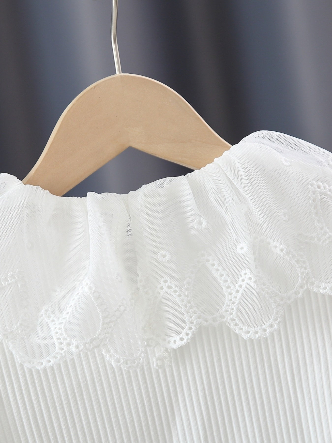 Girls' Long Sleeve Ruffled Knit Top with Flower Lace Splicing and Puff Sleeves