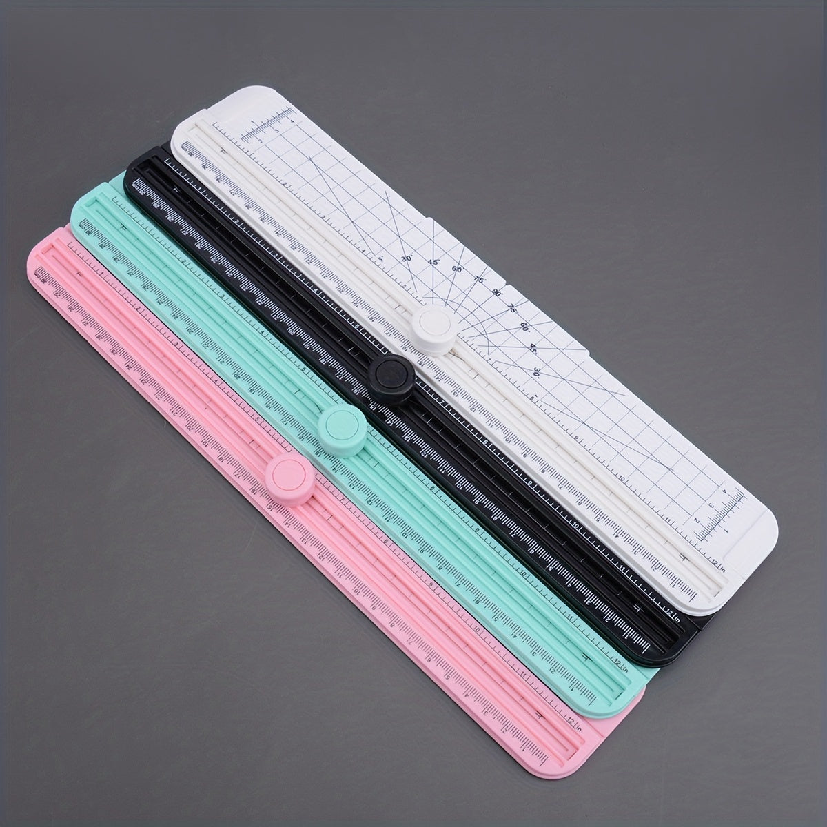 Kichik qog'oz kesuvchi, scrapbooking va hunarmandchilik uchun, plastmassa, turli ranglar