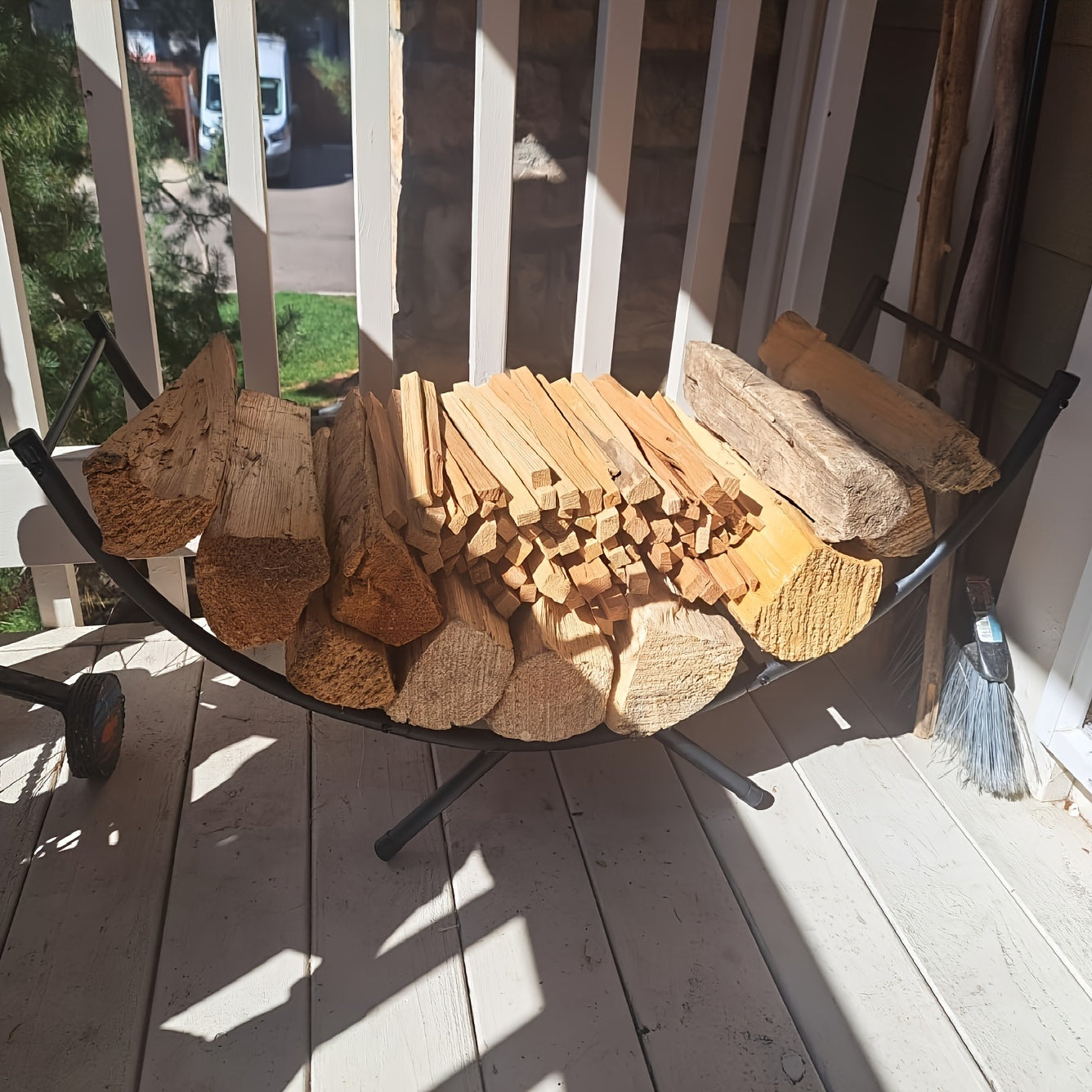 Metall doira shaklidagi yoqilg'i ushlagich, kichik dekorativ ichki/tashqi olov o'chiruvchi log rack, porch va patio uchun yog'och saqlash