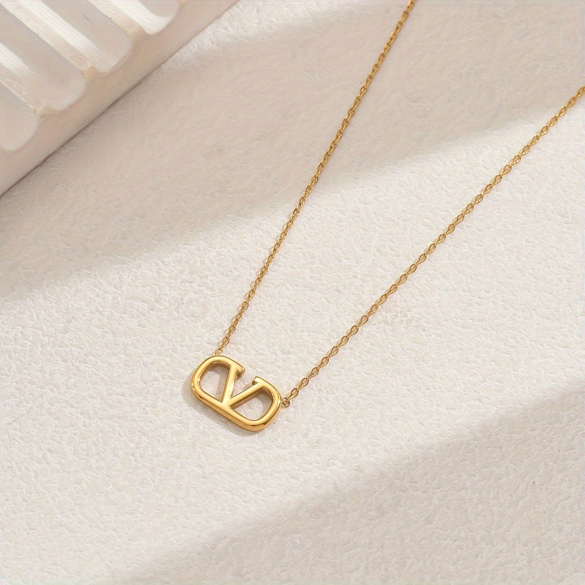 Винтажное ожерелье-подвеска с буквой V для женщин, позолота 18K, из нержавеющей стали, цепочка на ключицу