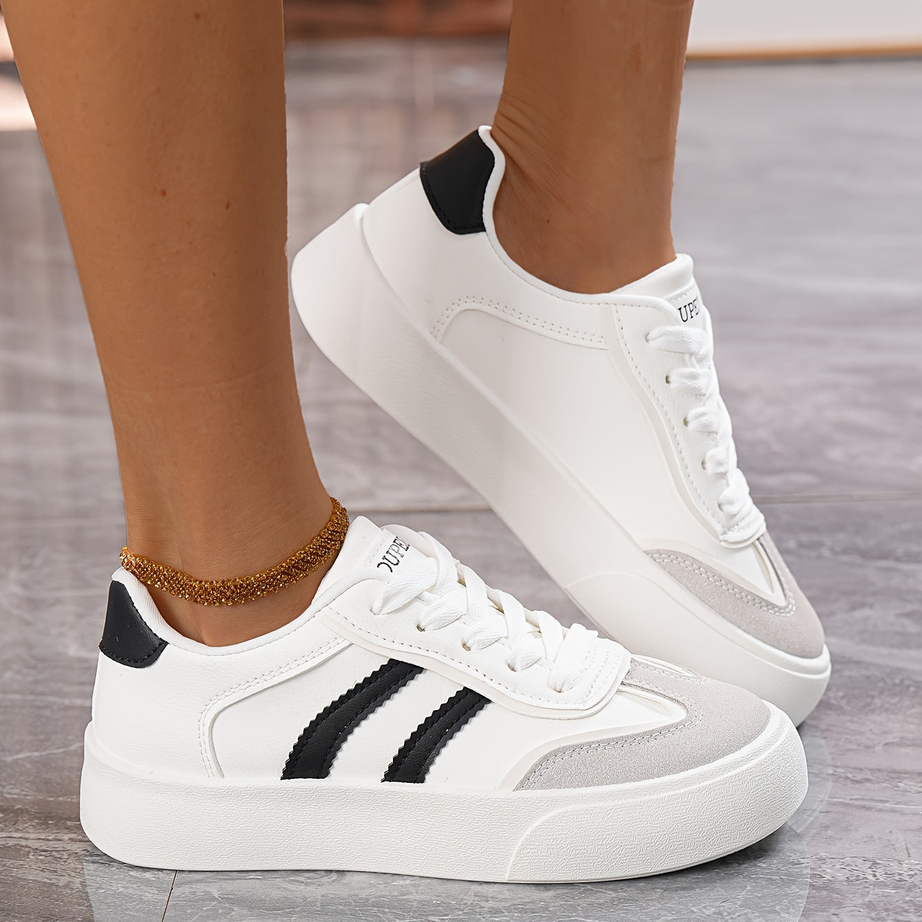 Women's White Low-Top Casual Sneakers Lightweight Lace-Up Shoes