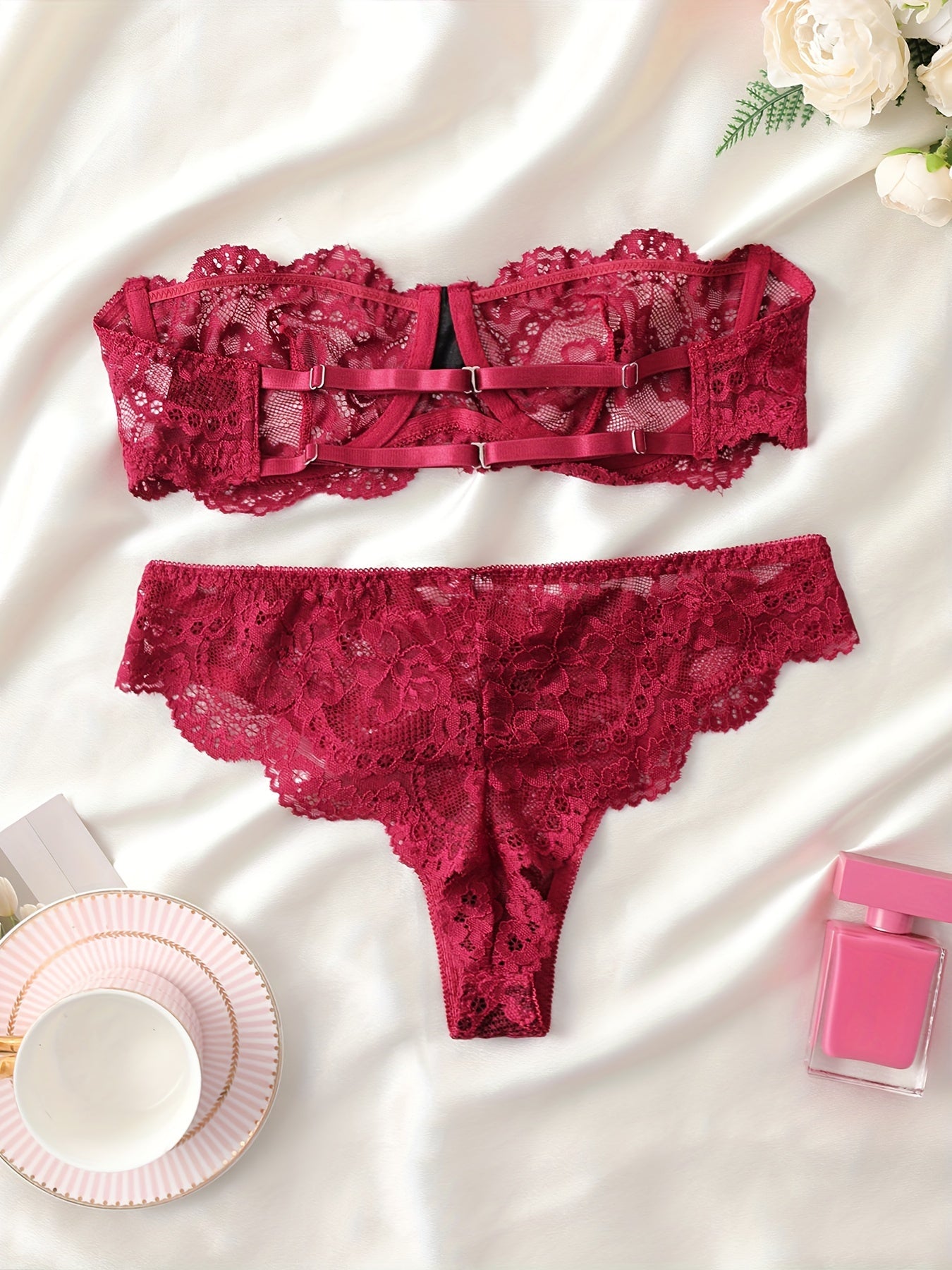 Ayollar uchun sexy dantelli ichki kiyim to'plami, trubka tepa brassiy va thong