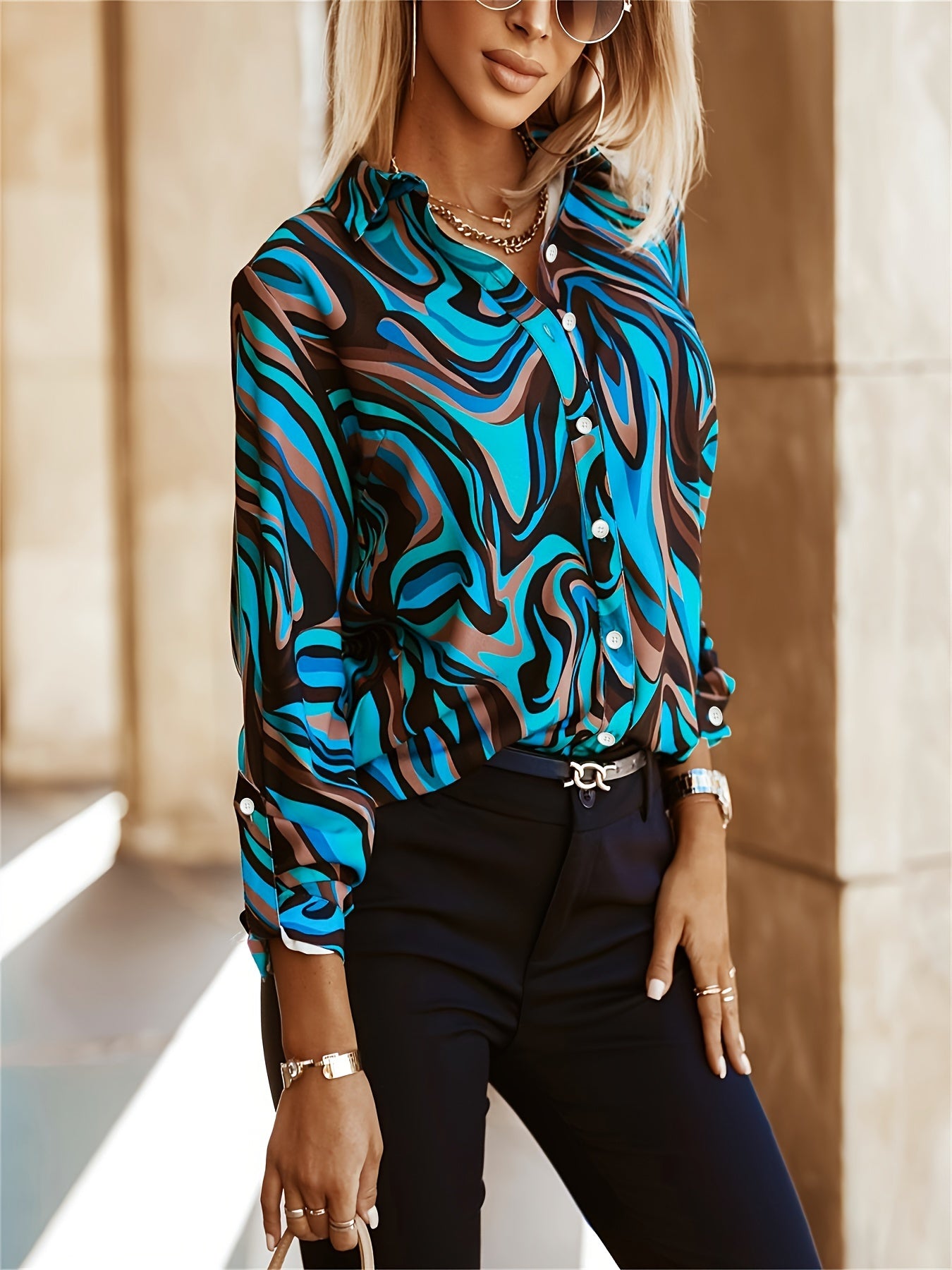 Ayollar bluzasi Polyester uzun ko'ylakli abstrakt bosma ko'k jigarrang