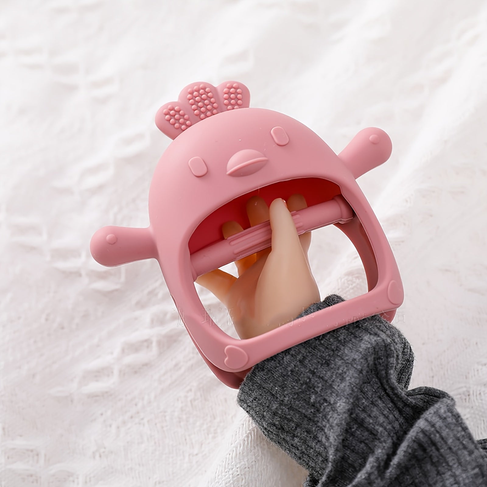 Yumshoq silikon tovuq shaklidagi tishlash mittenslari - 3 oydan oshgan bolalar uchun mos keladigan tushirishga qarshi chaynash o'yinchoqlari, turli ranglarda mavjud