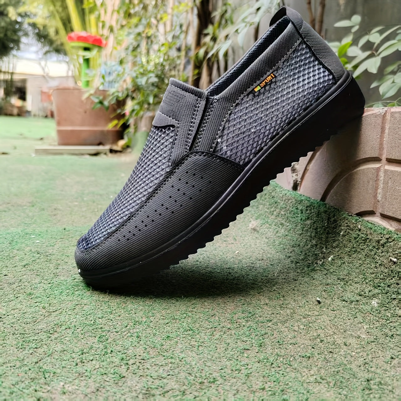 Men's Slip-On Shoes Breathable Fabric Upper Cushioned Insole Rubber Sole for Outdoor Activities
