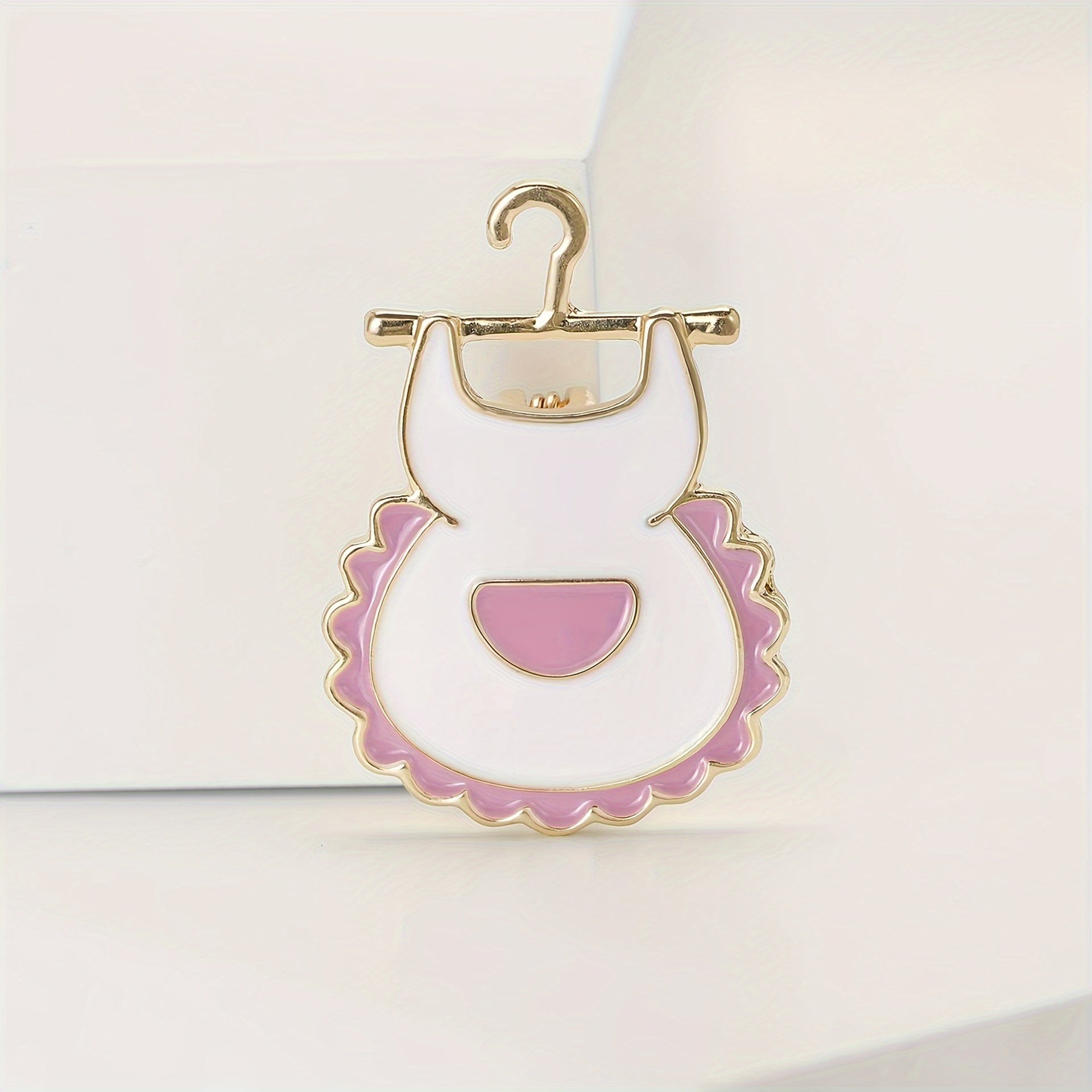 Элегантные броши-аппликации в форме фартука с эмалью, сплав стильных аксессуаров для лацканов для мужчин и женщин