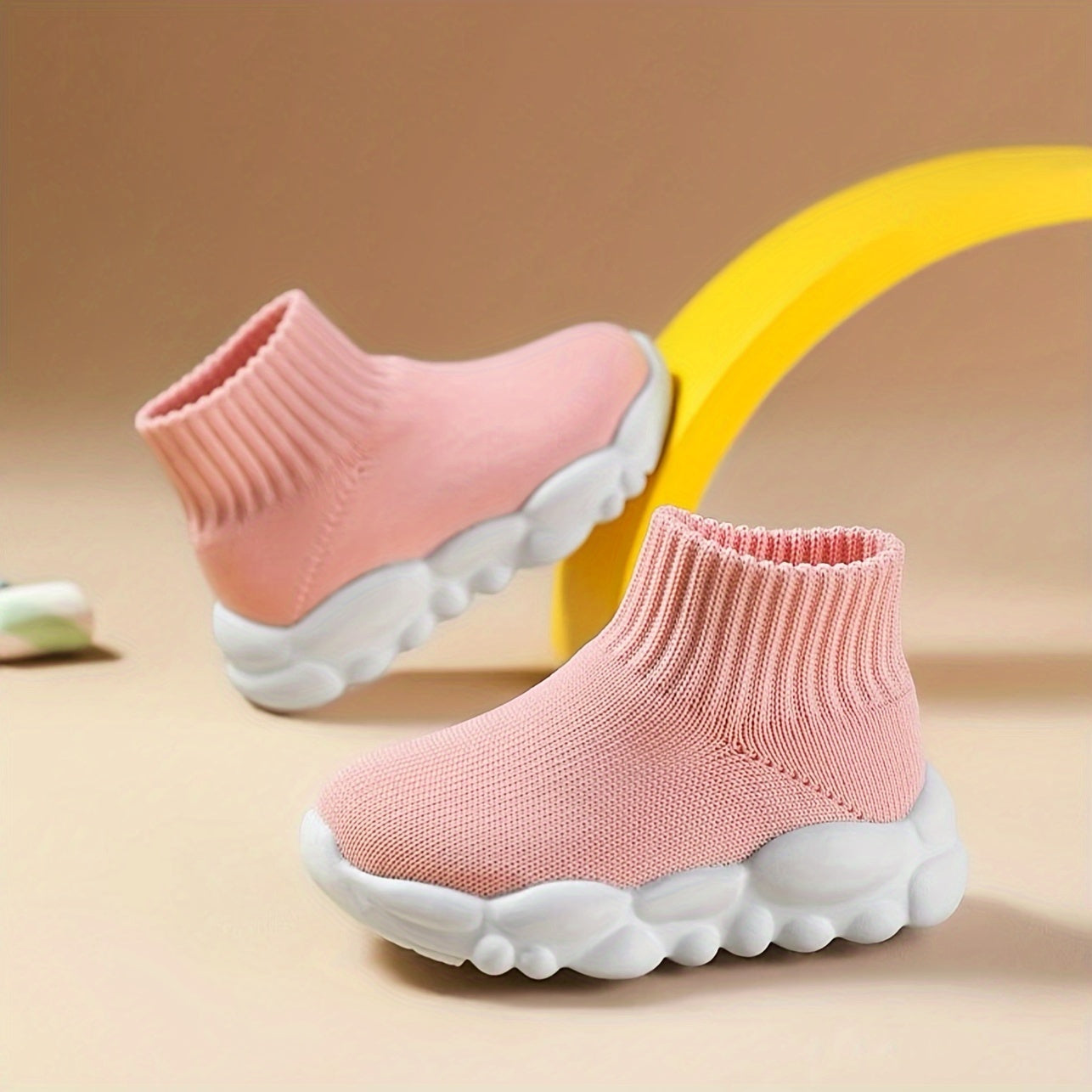 Kichkina qizlar uchun nafas oladigan to'qilgan yopiladigan poyabzal, yurish va yugurish uchun, barcha mavsumlar uchun