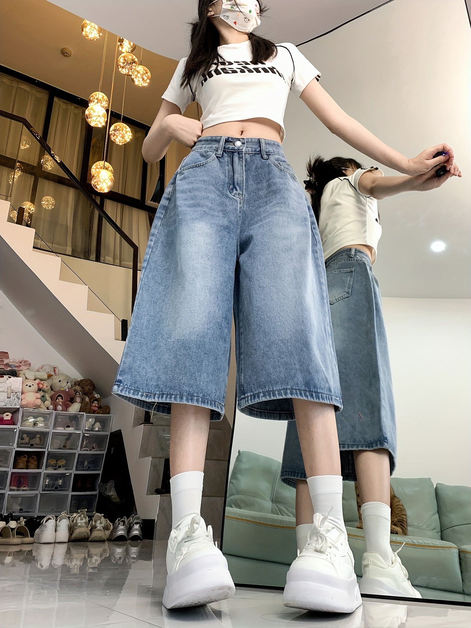 Ayollar uchun yuqori belli denim shortlar, tugmachali, to'g'ri oyoq va ozgina cho'ziladigan, bahor/yaz uchun mukammal.