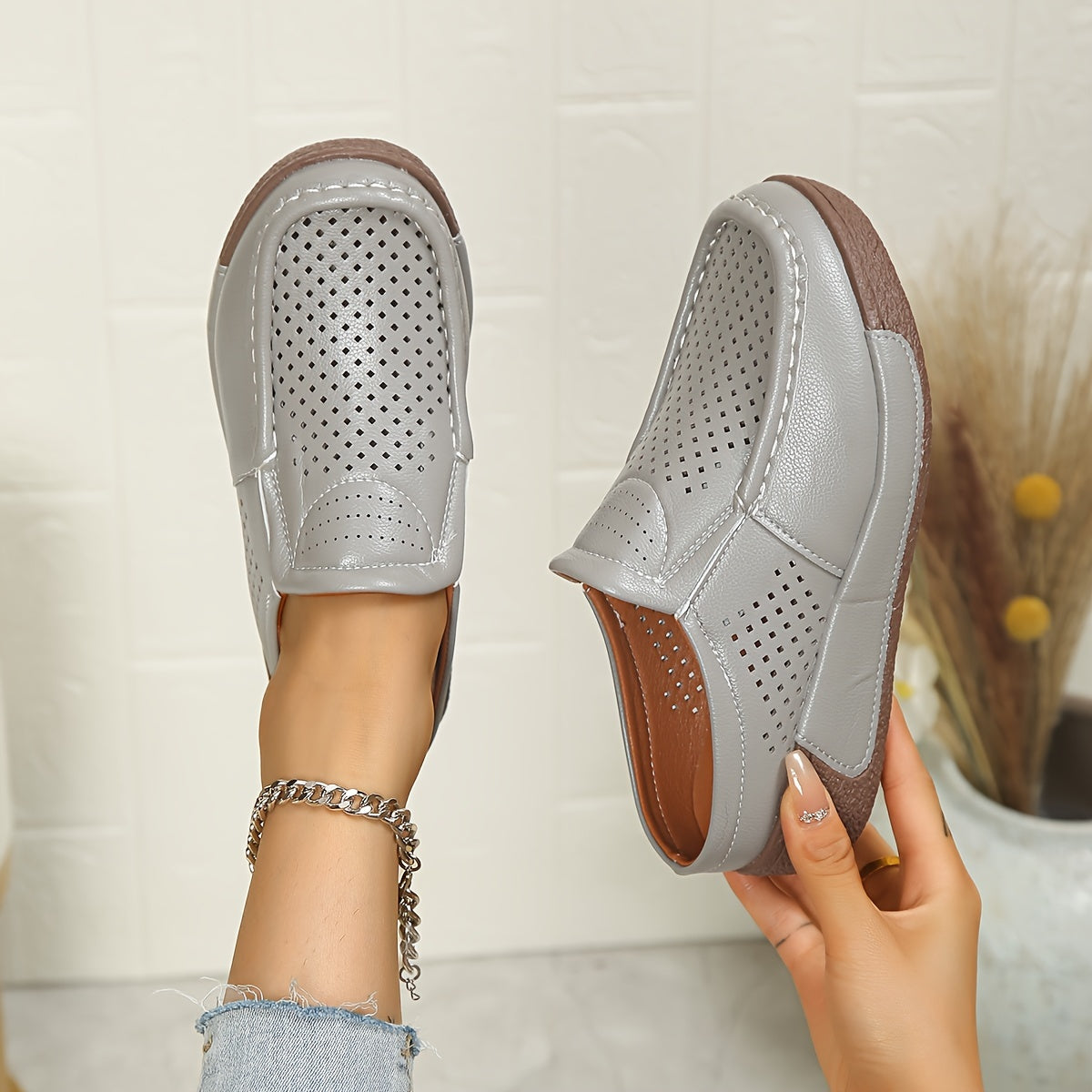Women's Flat Mules Solid Color Casual Hollow Out Platform Shoes