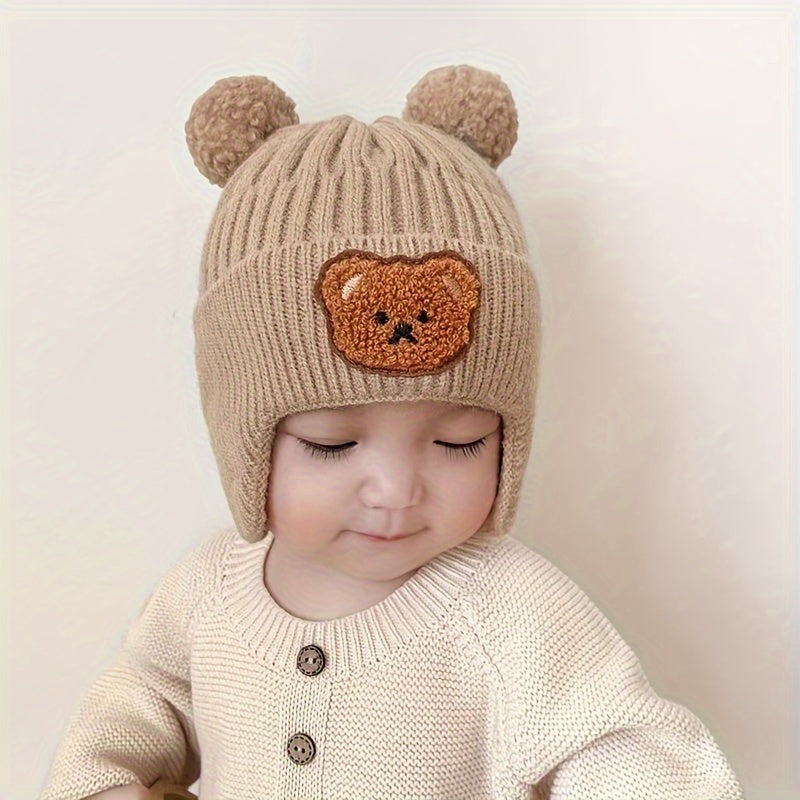 Yosh bolalar uchun qulay ayiq mavzusi va quloqni isituvchi bilan yumshoq polyester trikotaj shlyapa, 0-3 yoshdagi o'g'il va qizlar uchun mukammal qish sovg'asi. Xaki, qahva va ivori ranglarida mavjud.