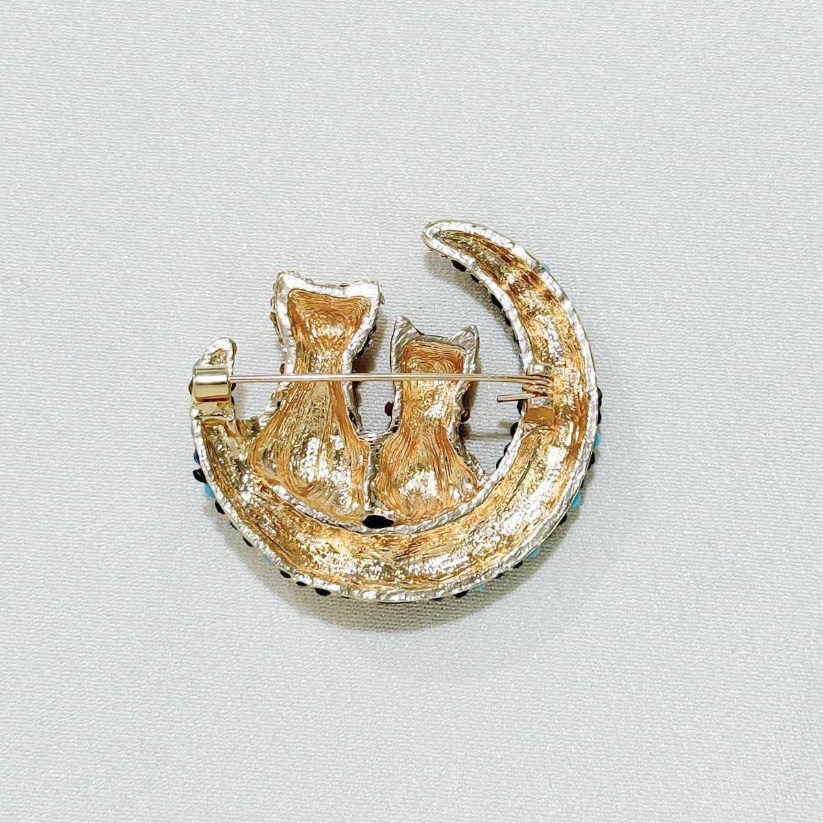 Women’s Rhinestone Cat and Moon Brooch Alloy Jewelry Elegant Accessory