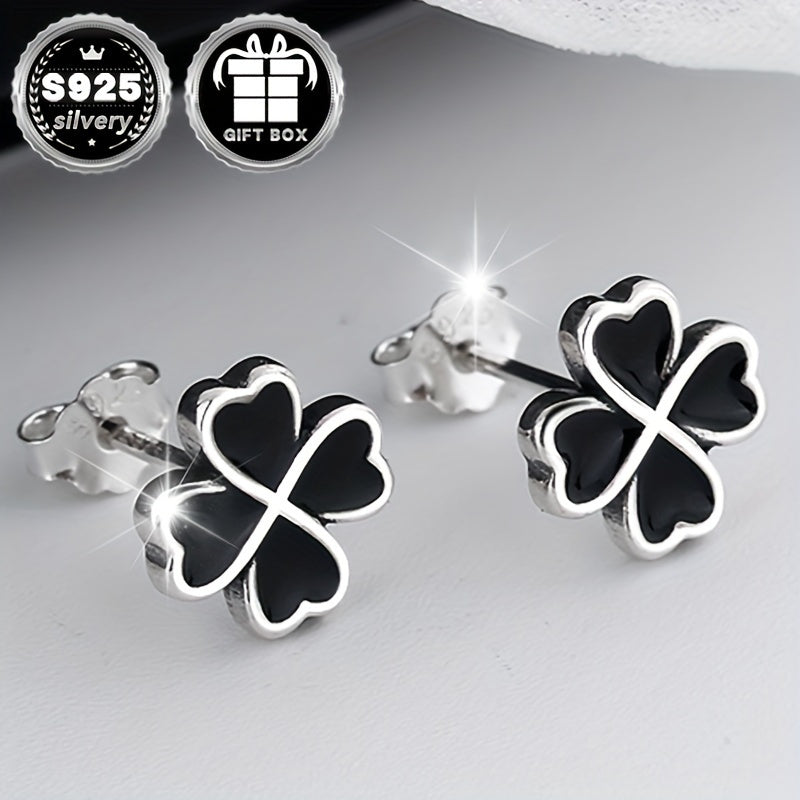 925 Sterling Silver dan tayyorlangan, oddiy lekin romantik dizaynga ega bo'lgan vaqt o'tmas Four-Leaf Clover sirg'alarining to'plami. Ular Sevgi kuni, Ona kuni yoki maxsus tadbirlar uchun sovg'a qilish uchun ideal, har qanday mavsum uchun mos. Keltirilgan