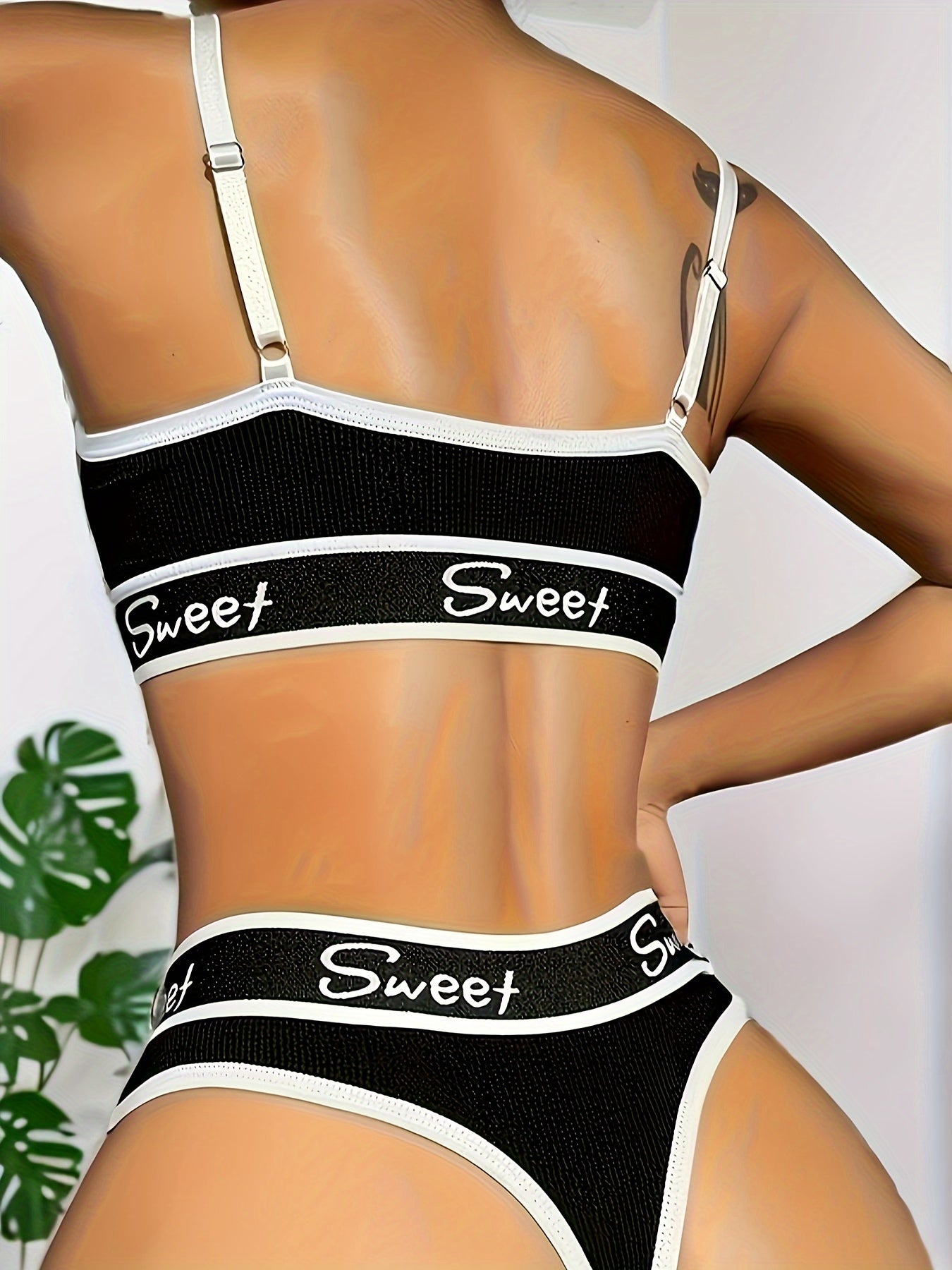 3 ta yetuk uslubdagi ichki kiyim to'plami, viskoza va elastandan tayyorlangan, tikuvsiz orqasiz dizayn va mustahkam rangli to'qima matoga ega. Har bir parcha 95gsm og'irlikda.