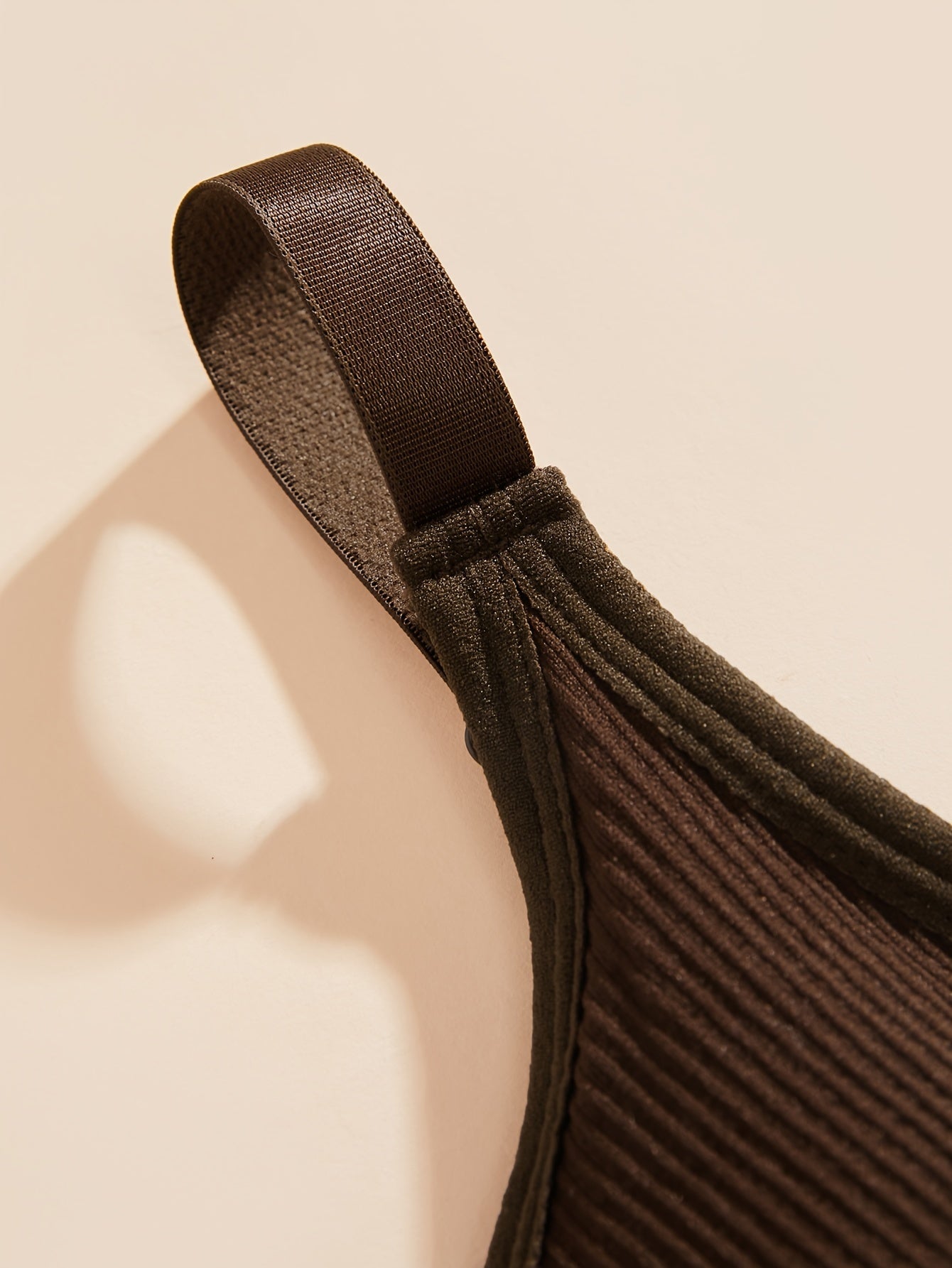 Four-Color Sports Suit for Men with Breathable Fabric and Comfortable Fit