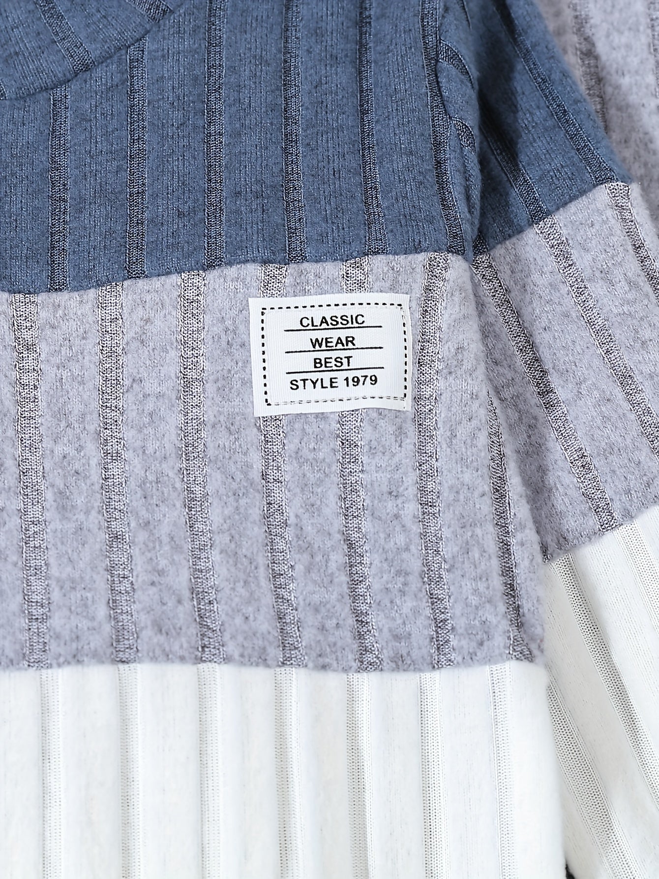 3-qismli o'g'il bolalar uchun rangli blokli ribbed trikotaj to'plami ko'k/oq/qora rangda, yumshoq va cho'ziluvchan uzun qo'lqopli bluzkalar va oddiy shimlar bilan. Har kuni qulaylik uchun mashinada yuvish mumkin. Tashqi faoliyatlar uchun mukammal.