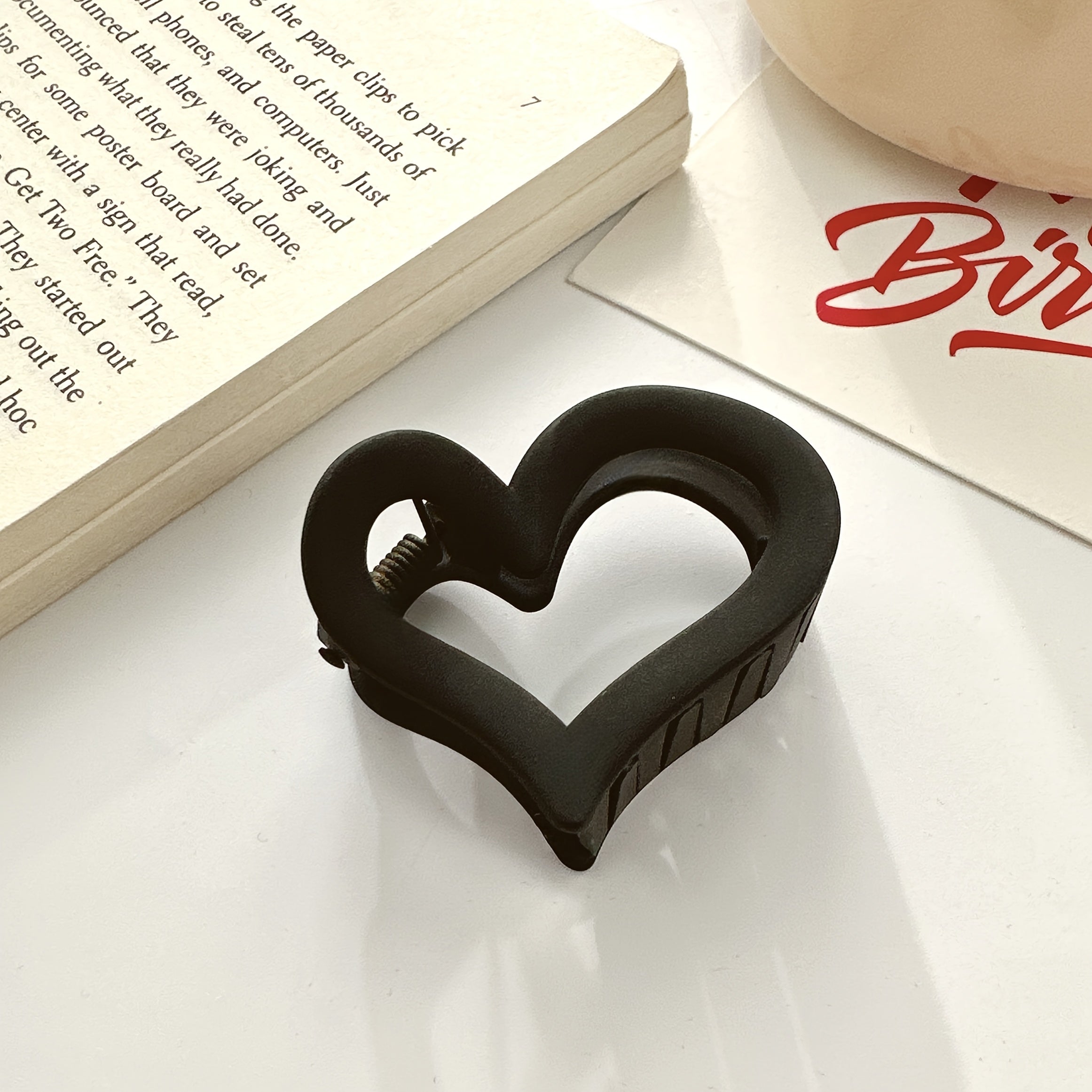 Women Heart-Shaped Plastic Hair Clips Set Medium Size Durable Strong Grip Minimalist Hair Accessories