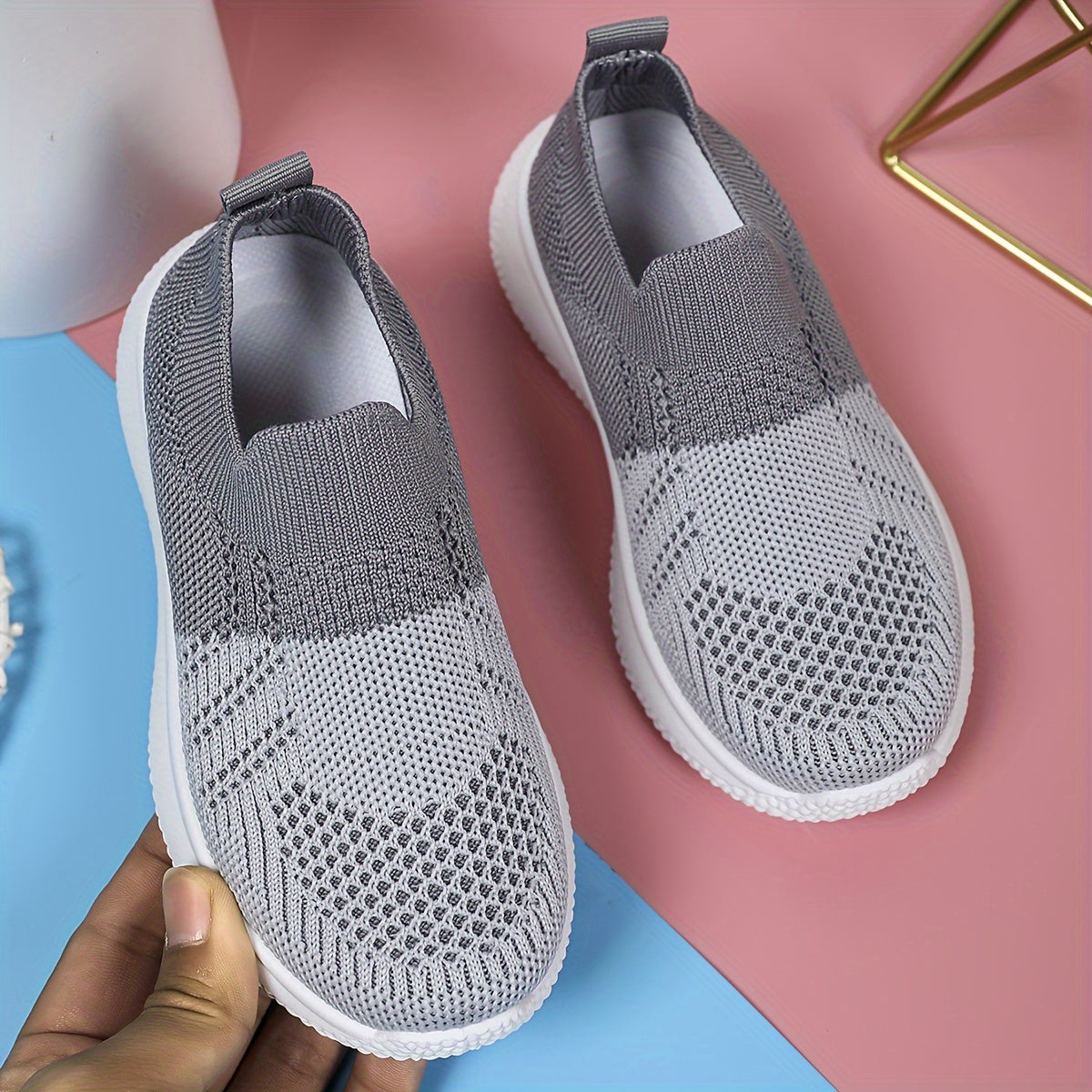 Дышащие трикотажные кроссовки для мальчиков с геометрическим узором, верх из полого материала, низкий ход, повседневная обувь для возрастных групп до 14 лет